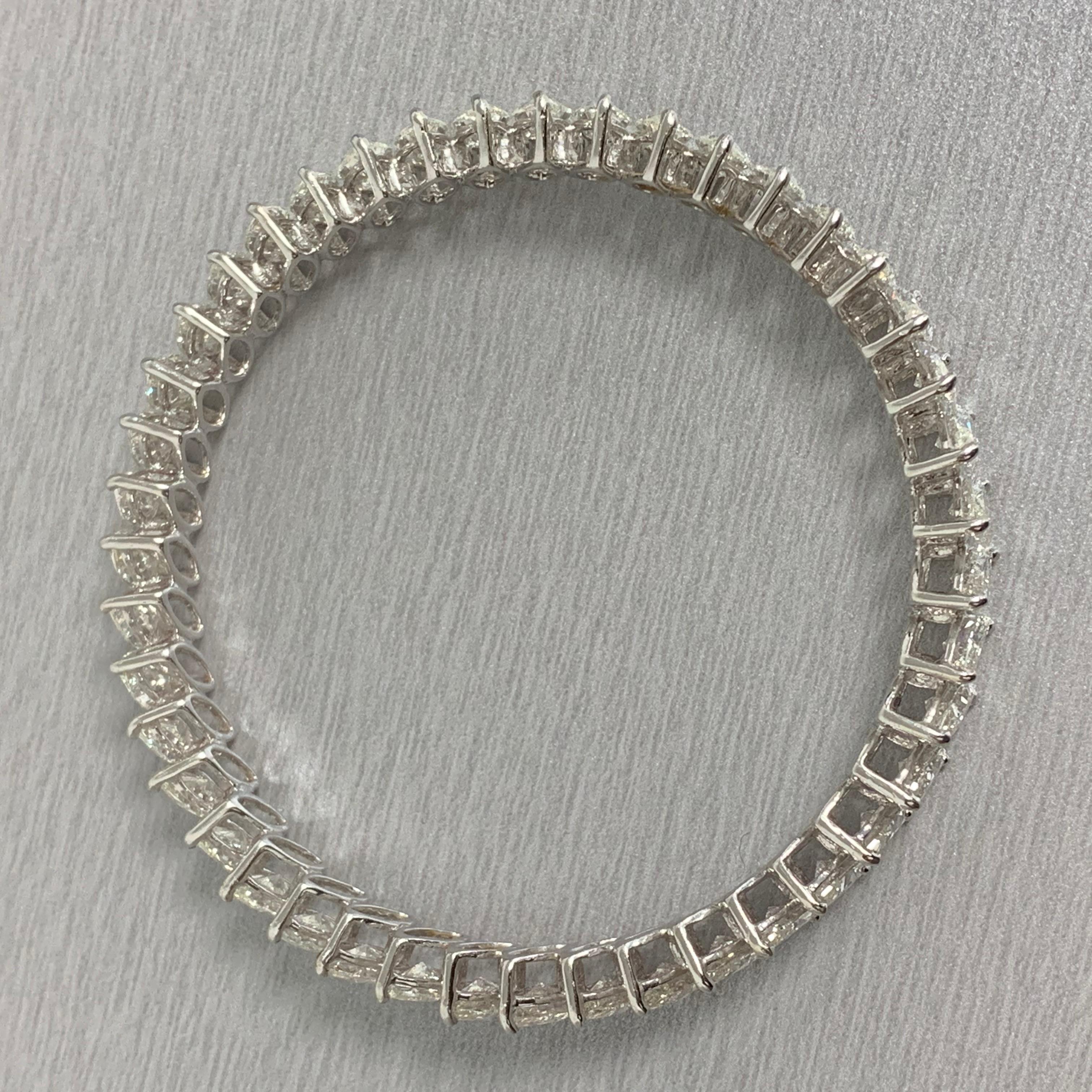Beauvince Inaya Marquise Bracelet jonc solitaire en or blanc en vente 2
