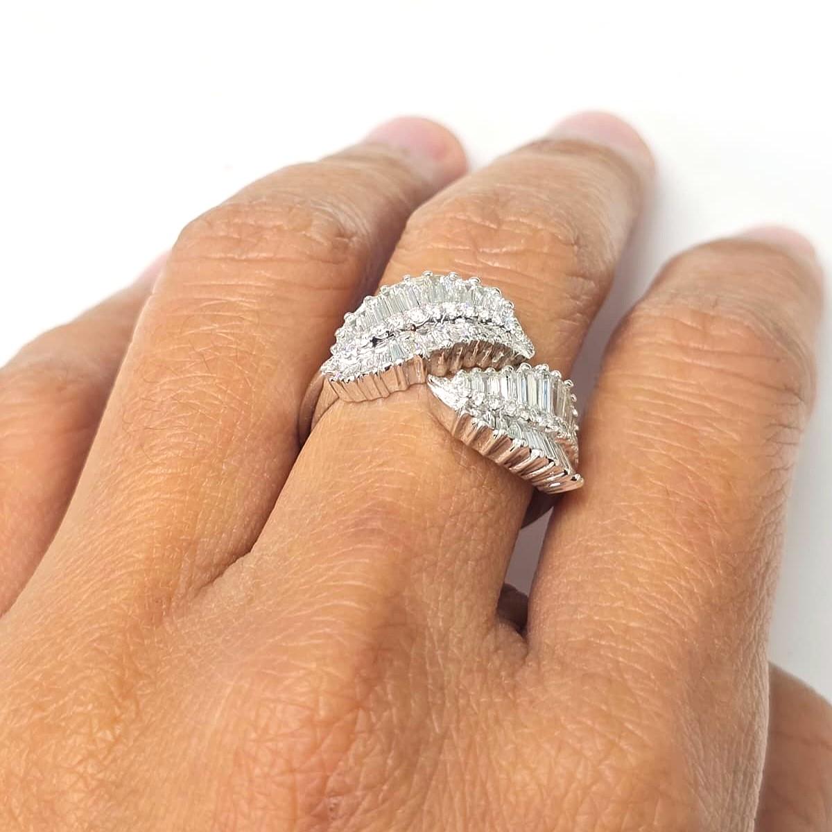 Anello Beauvince Leaf Wrap Diamond (1,39 carati di diamanti) in oro bianco In condizioni Nuovo in vendita a New York, NY