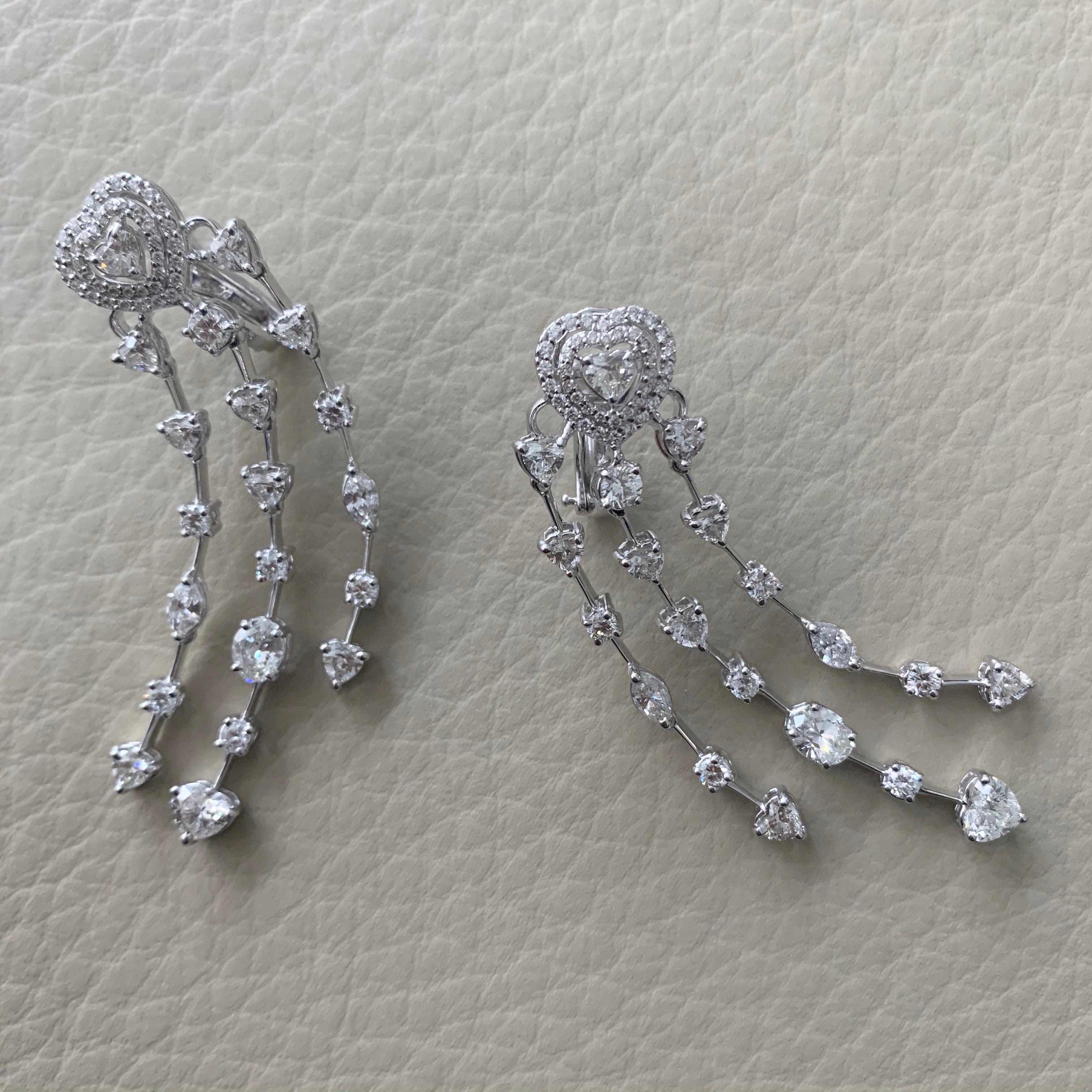 Contemporary Beauvince Hearts Chandelier Earrings in White Gold For Sale