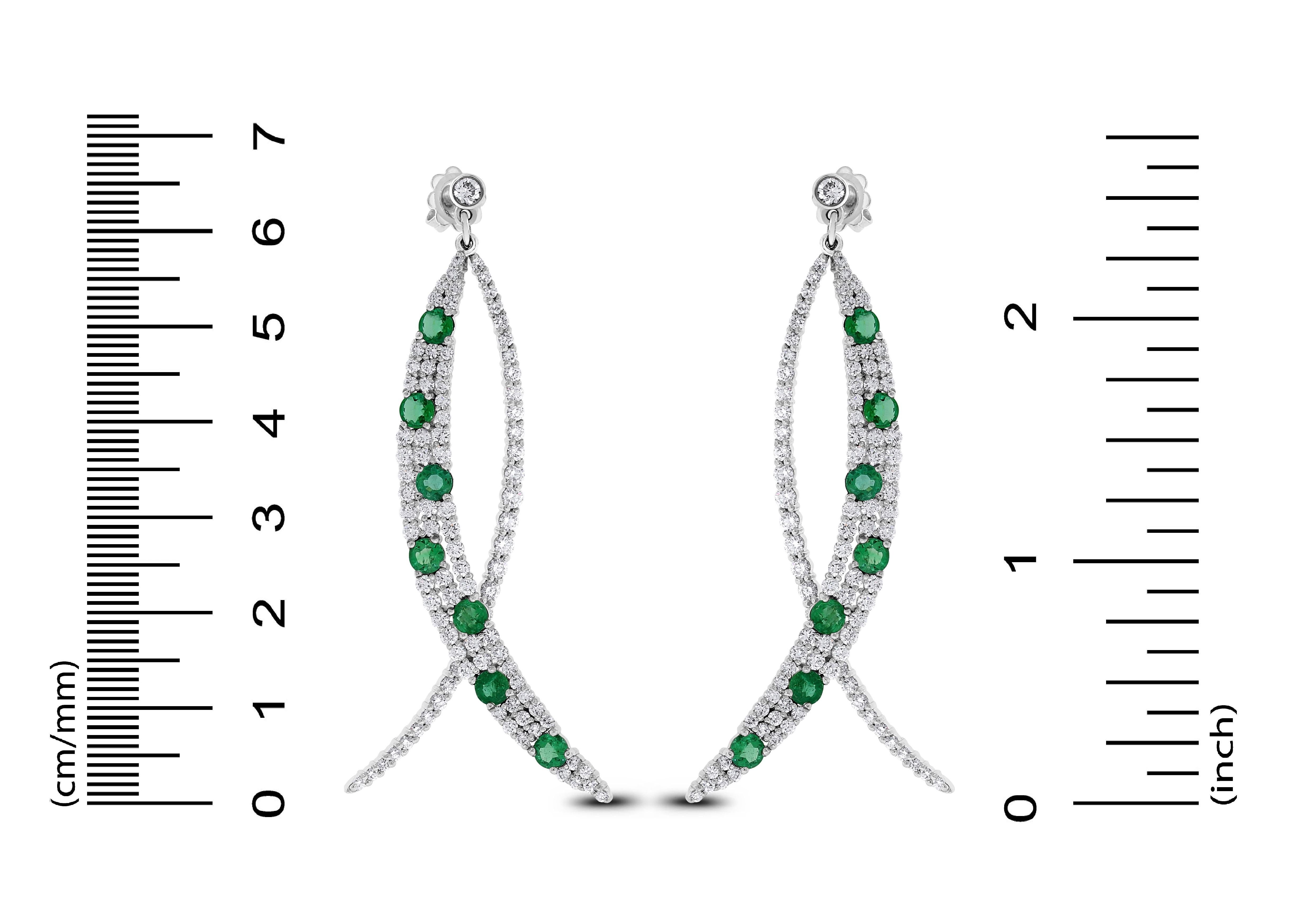 Lange Ohrhänger aus Weißgold mit grünem Smaragd und Diamant von Beauvince (Zeitgenössisch) im Angebot