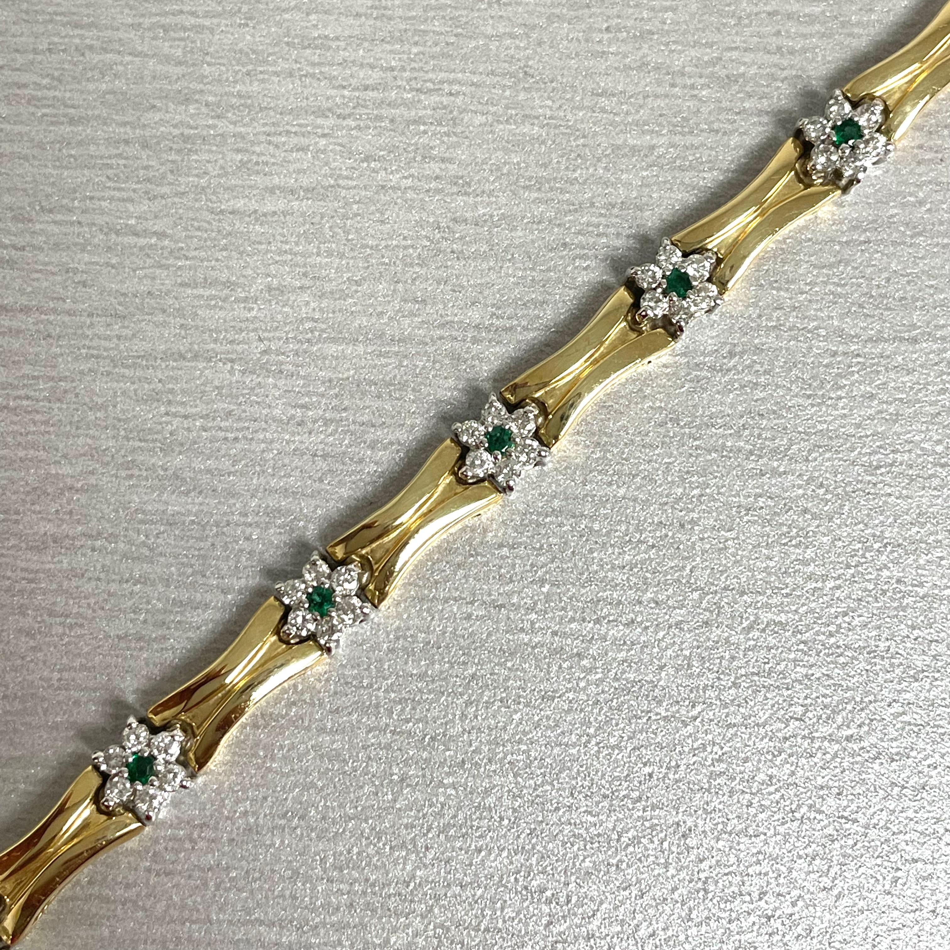 Contemporary Beauvince Petite Flowers Bracelet (2.90 ct Diamonds & Emeralds) in Yellow Gold For Sale