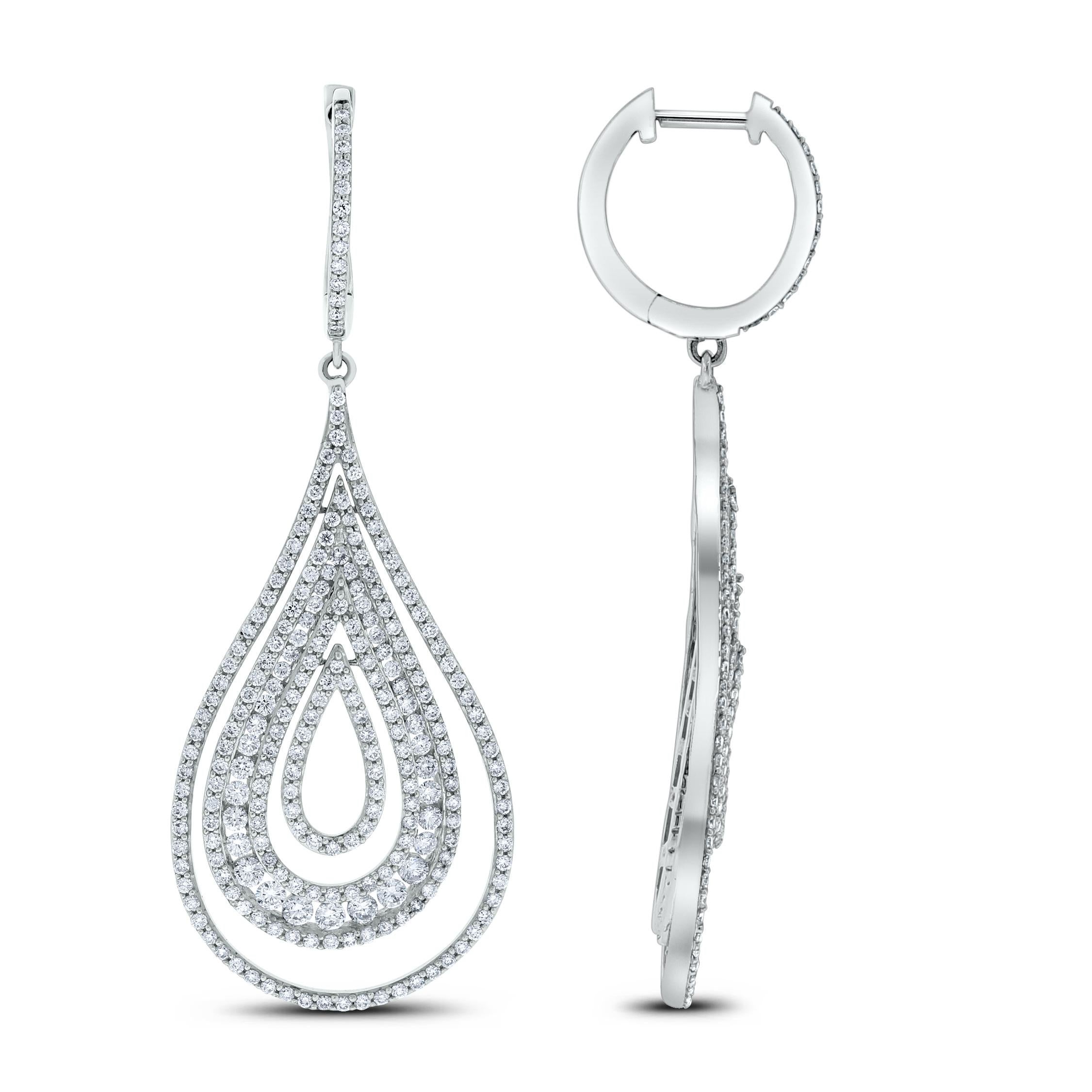 Elegantly designed and made the Beauvince Ripple Diamond earrings are soft and delicate yet glamorous.

Diamonds Shape: Round 
Diamonds Weight: 4.29 ct 
Diamond Color: F - G 
Diamond Clarity: VS - SI (Very Slightly Included - Slightly Included)