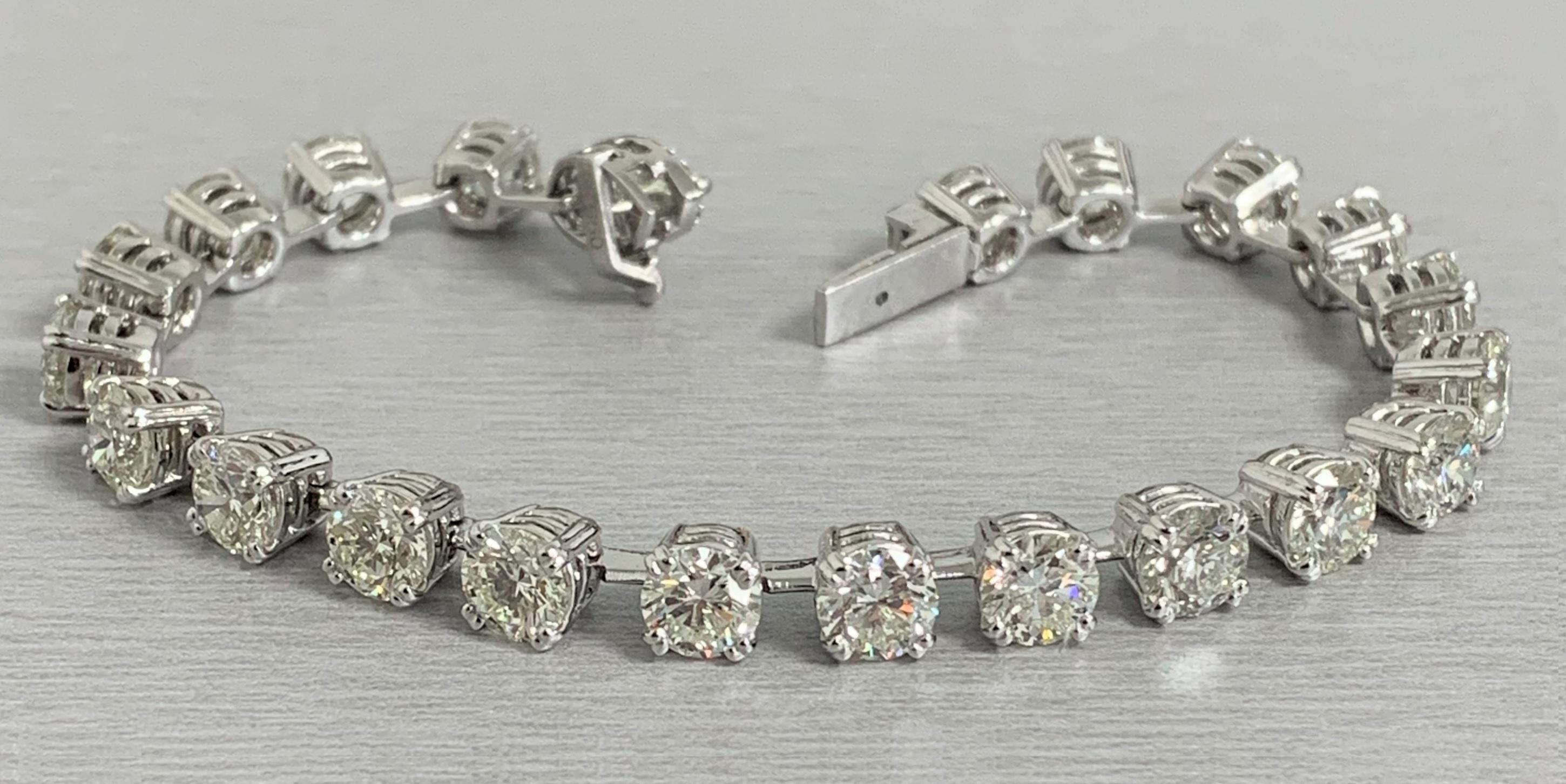 Taille ronde Beauvince Bracelet tennis en platine avec diamants ronds de 15,95 carats en vente