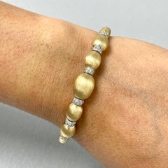 Beauvince Manschettenarmreif aus Satingold (0,75 Karat Diamanten) aus Gelbgold