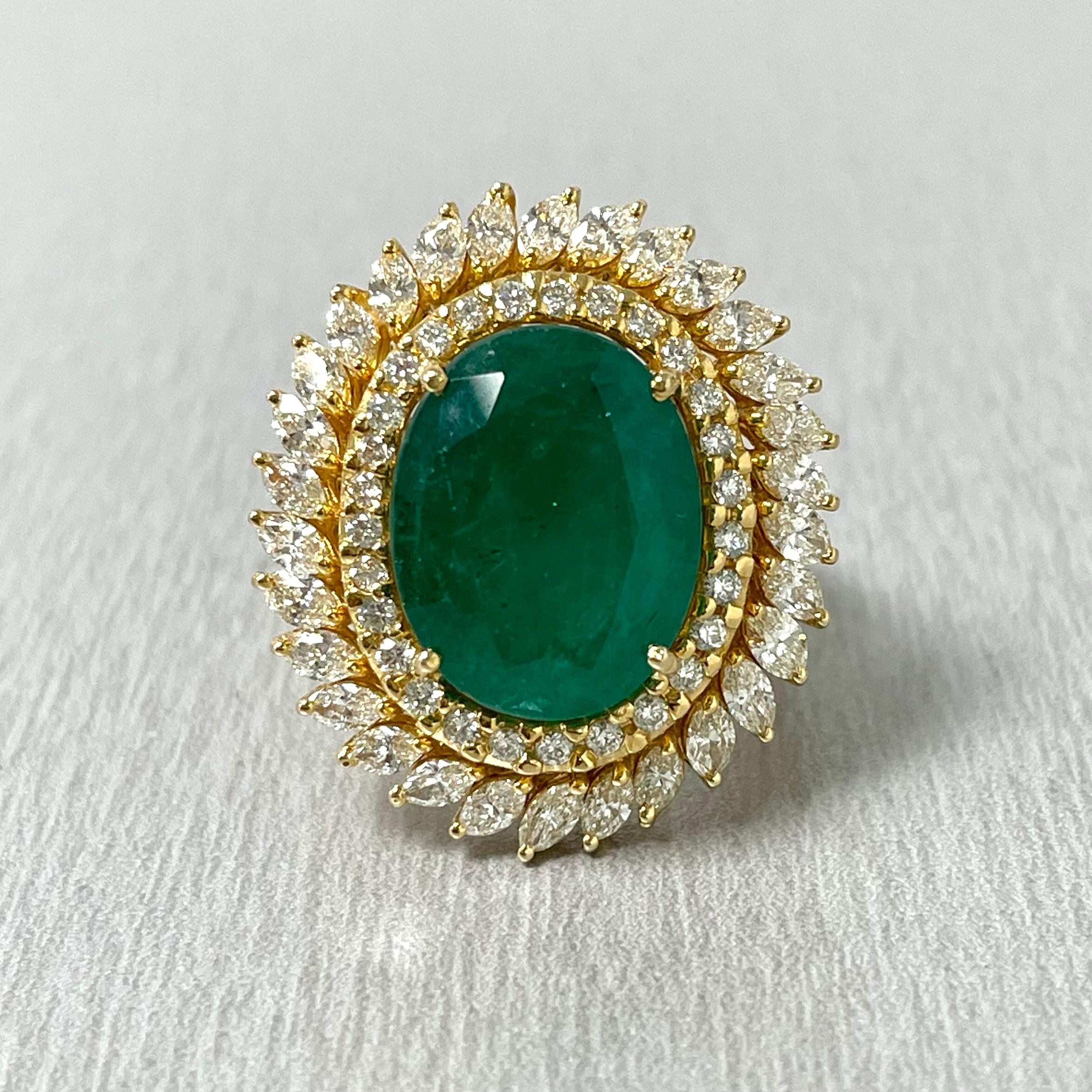 Contemporary Beauvince Shanaya Emerald & Diamond Cocktail Ring '8.40 ct Emerald' in Gold