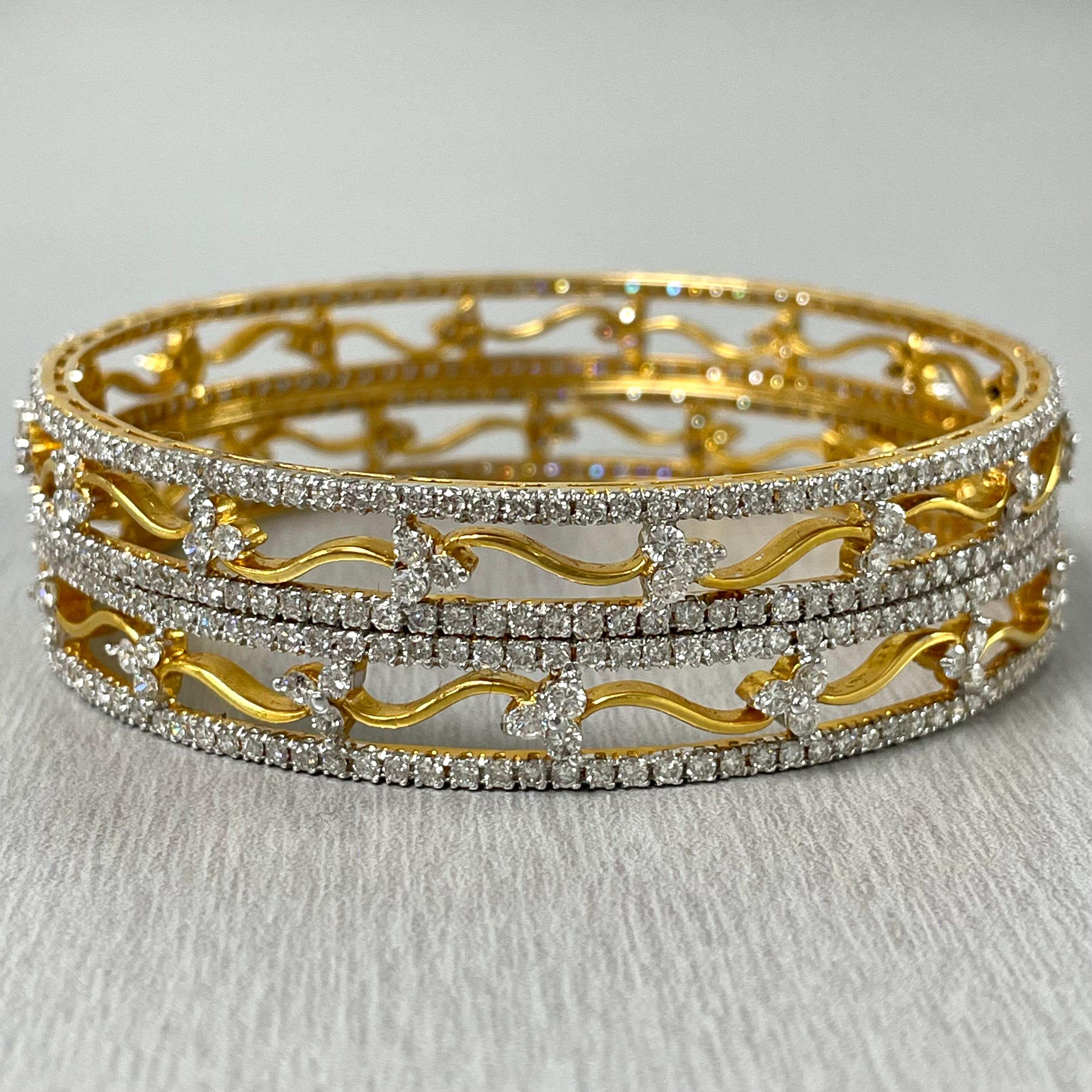 Contemporary Beauvince Sheena Diamond Bangles '10.59 ct Diamonds' in 18K Gold For Sale