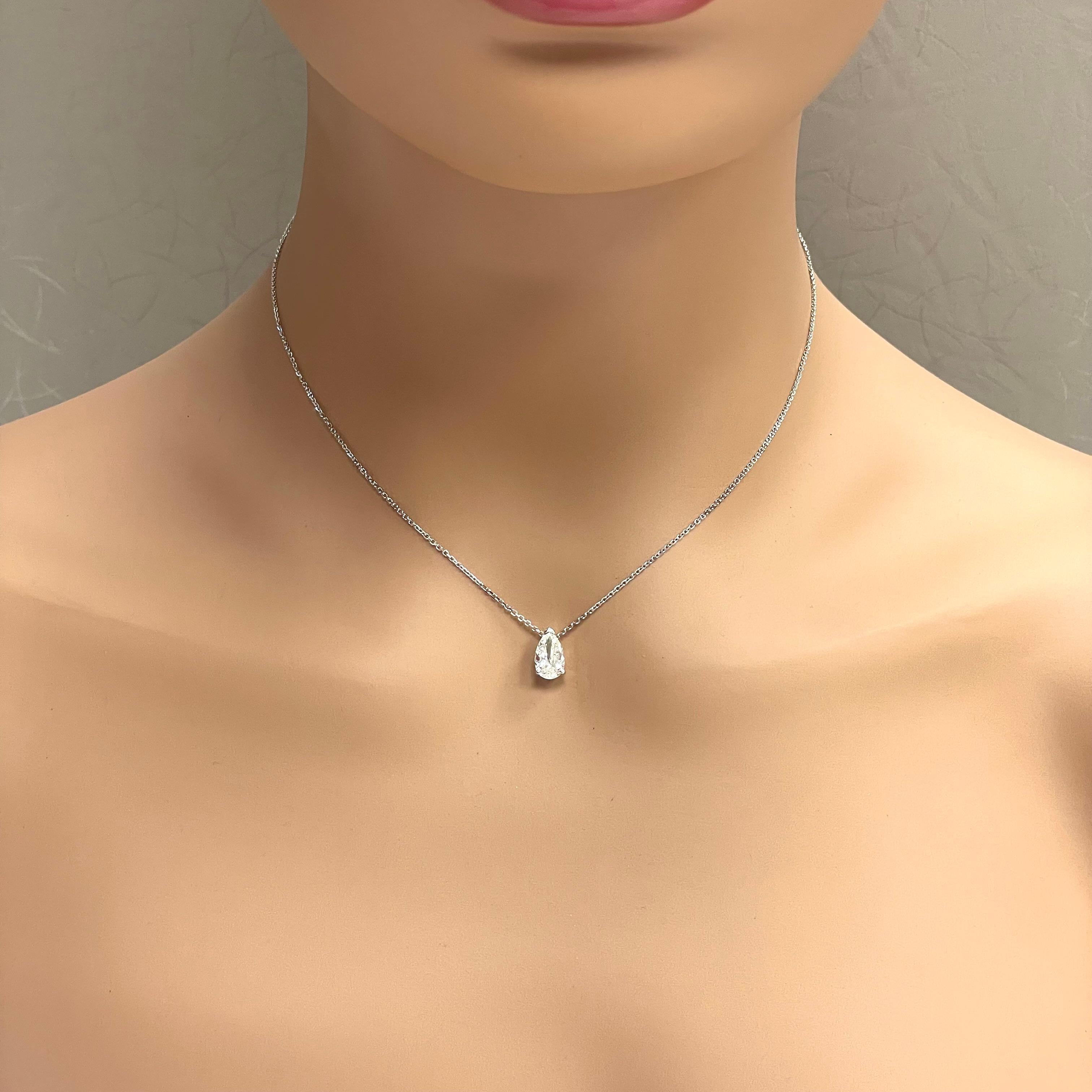 Taille poire Beauvince Pendentif solitaire en or blanc avec diamants en forme de poire de 1,00 carat IVS2 certifiés GIA en vente