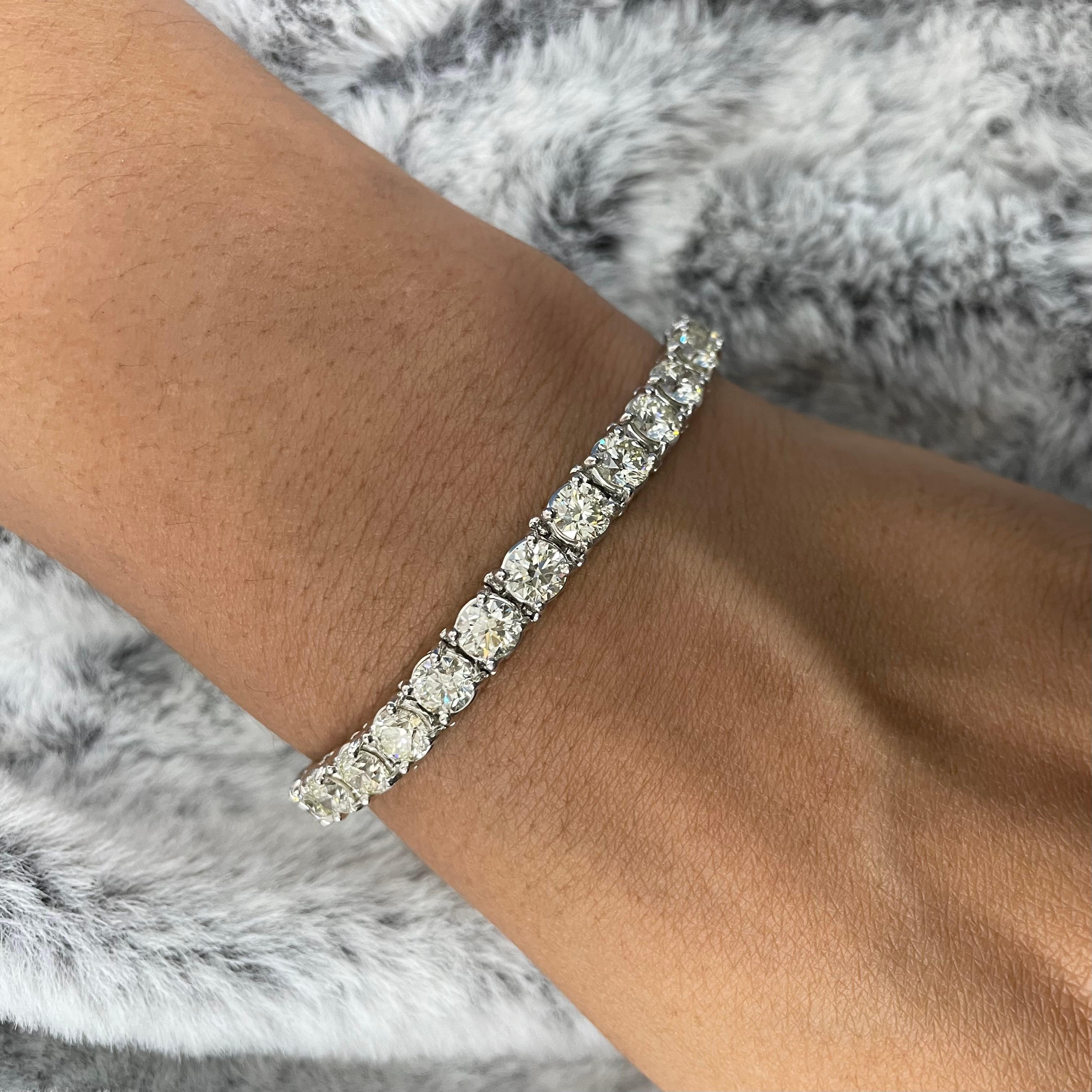 A diamond tennis bracelet is the most elegant and classic piece of evergreen jewelry. It is feminine, comfortable and accentuates a woman's wrist with brilliance and sparkles. All our bracelets have two locks for added security. 

Total Diamond