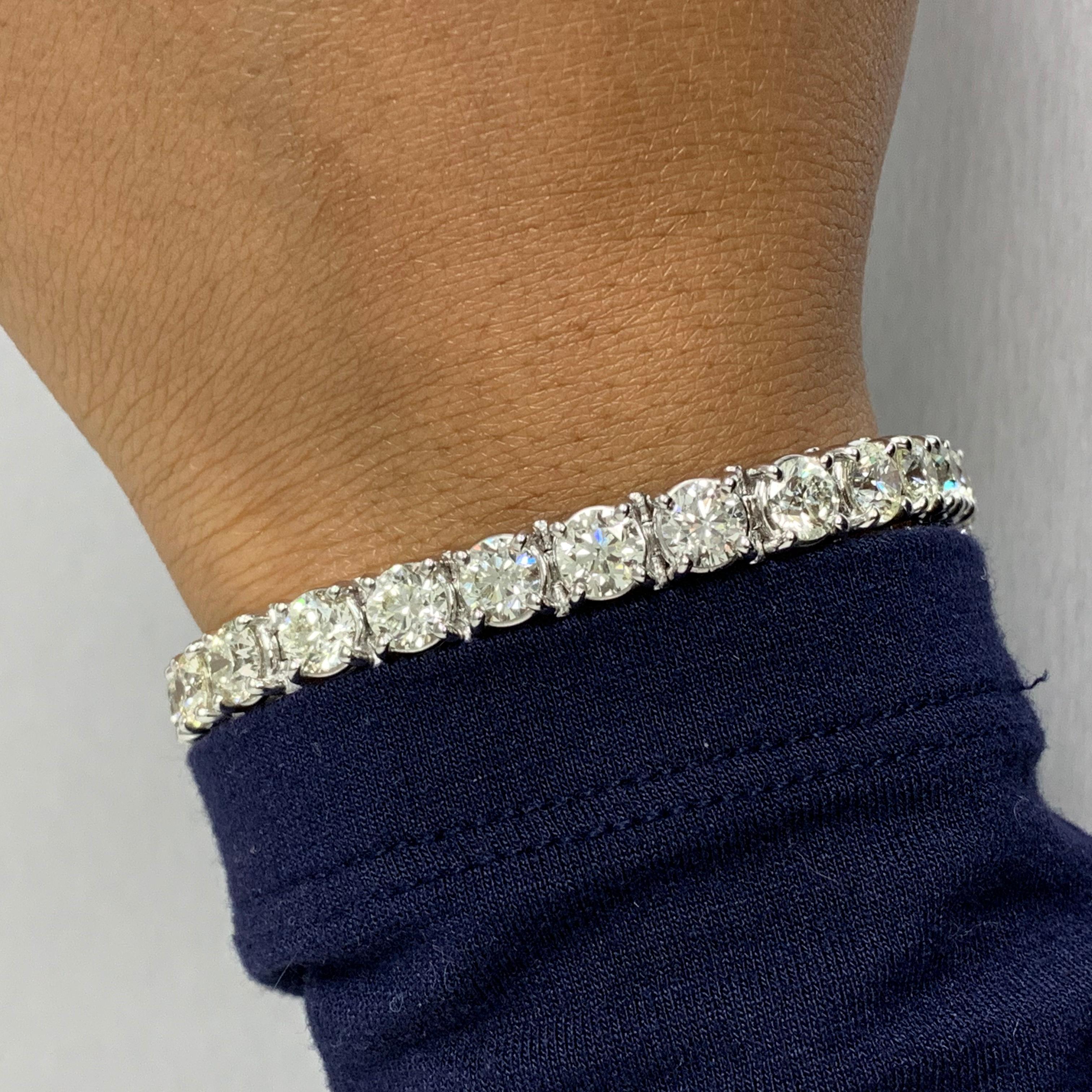 Contemporary Beauvince Solitaire Diamond 20.05 Carat Tennis Bracelet in White Gold