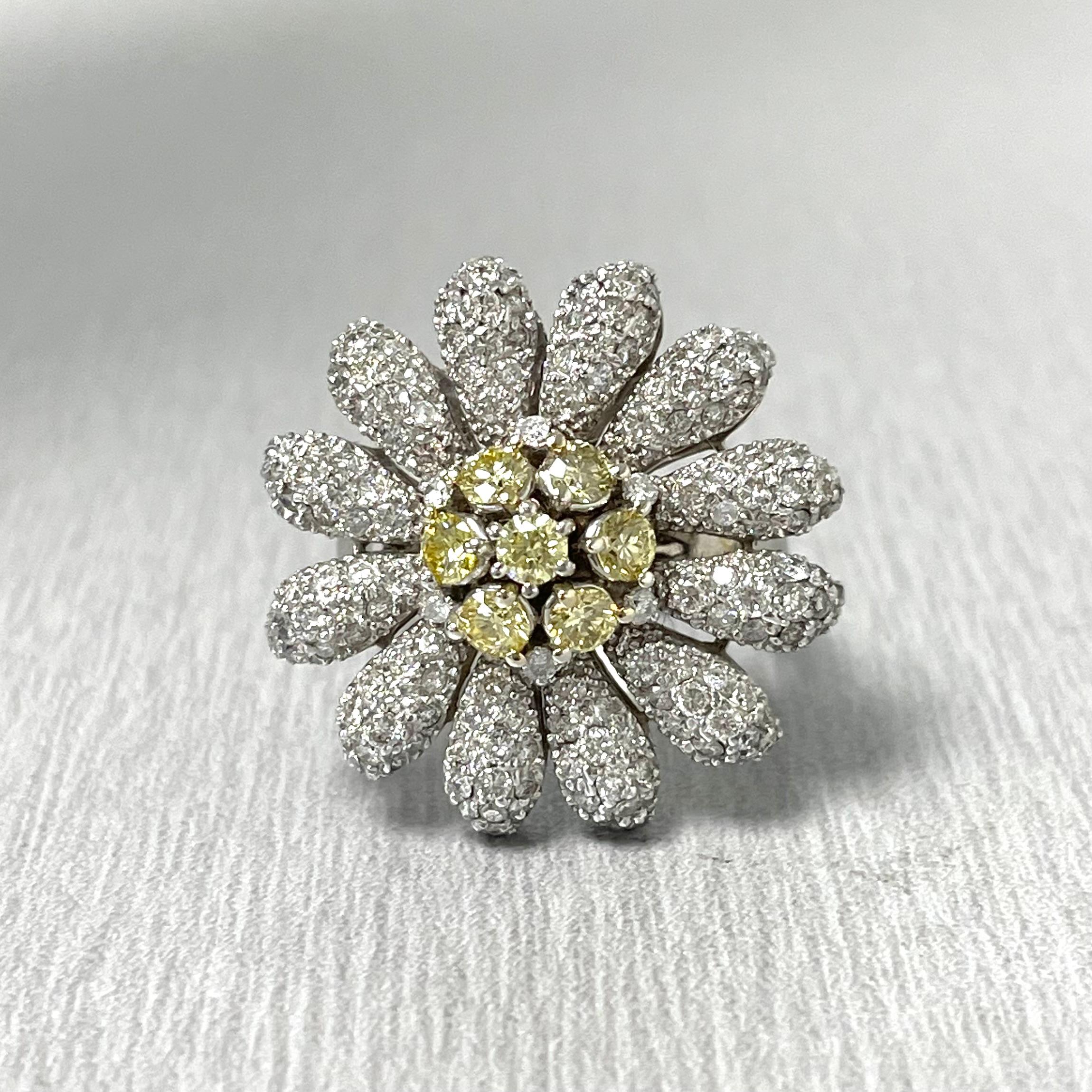 Beauvince Sonnenblumenring, '1,74 Karat Diamanten' in Weißgold (Zeitgenössisch) im Angebot
