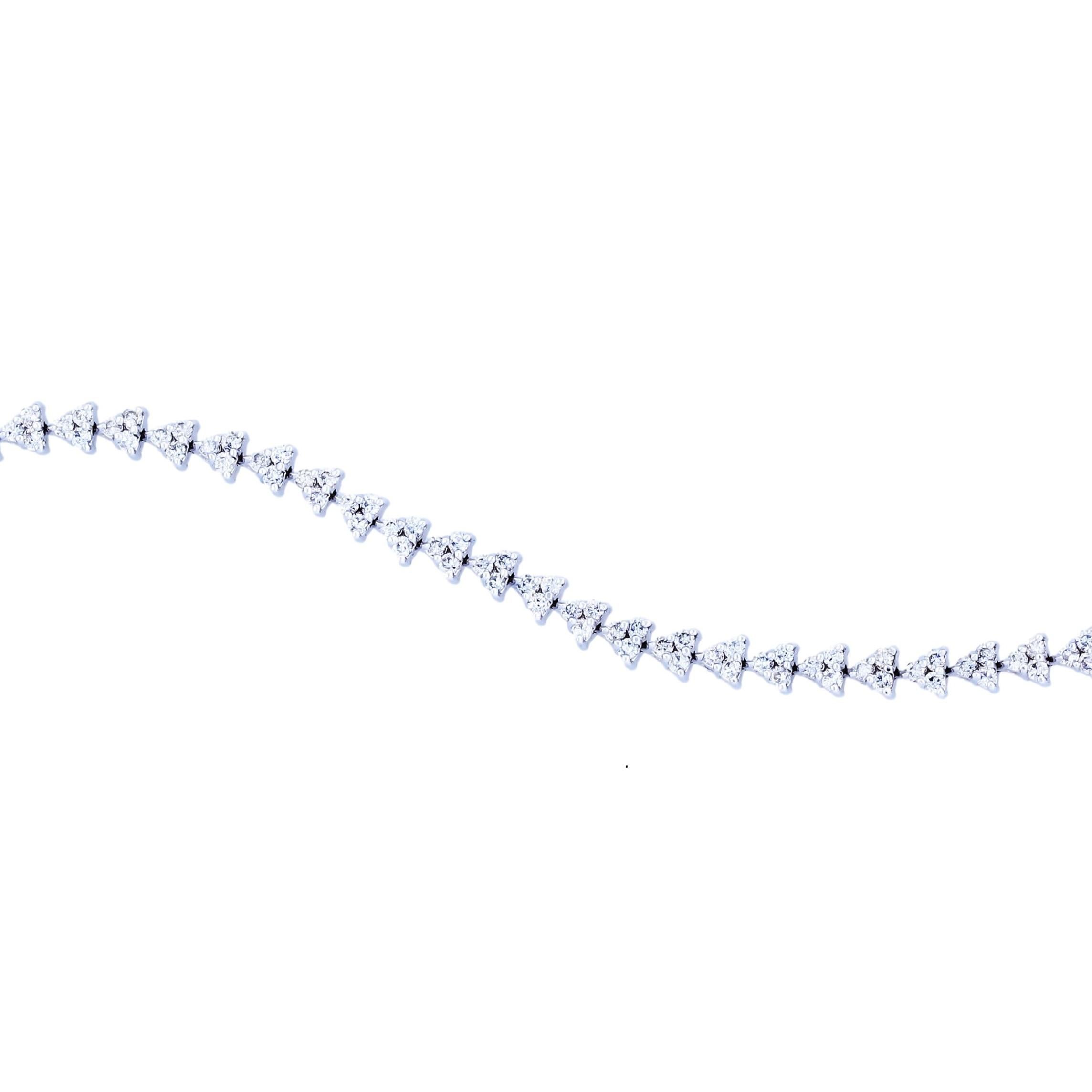 Contemporary Beauvince Tian Diamond Tennis Bracelet (4.98 ct Diamonds) in White Gold For Sale