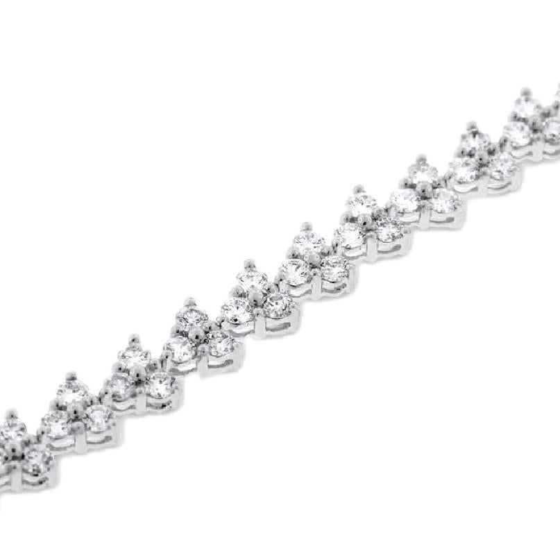 A simple yet stylized jewel, the Tian bracelet is delicate and flowy to add a touch of sensuality while also being chic and fun. It is feminine, comfortable and accentuates a woman's wrist with brilliance and sparkles. All our bracelets have two