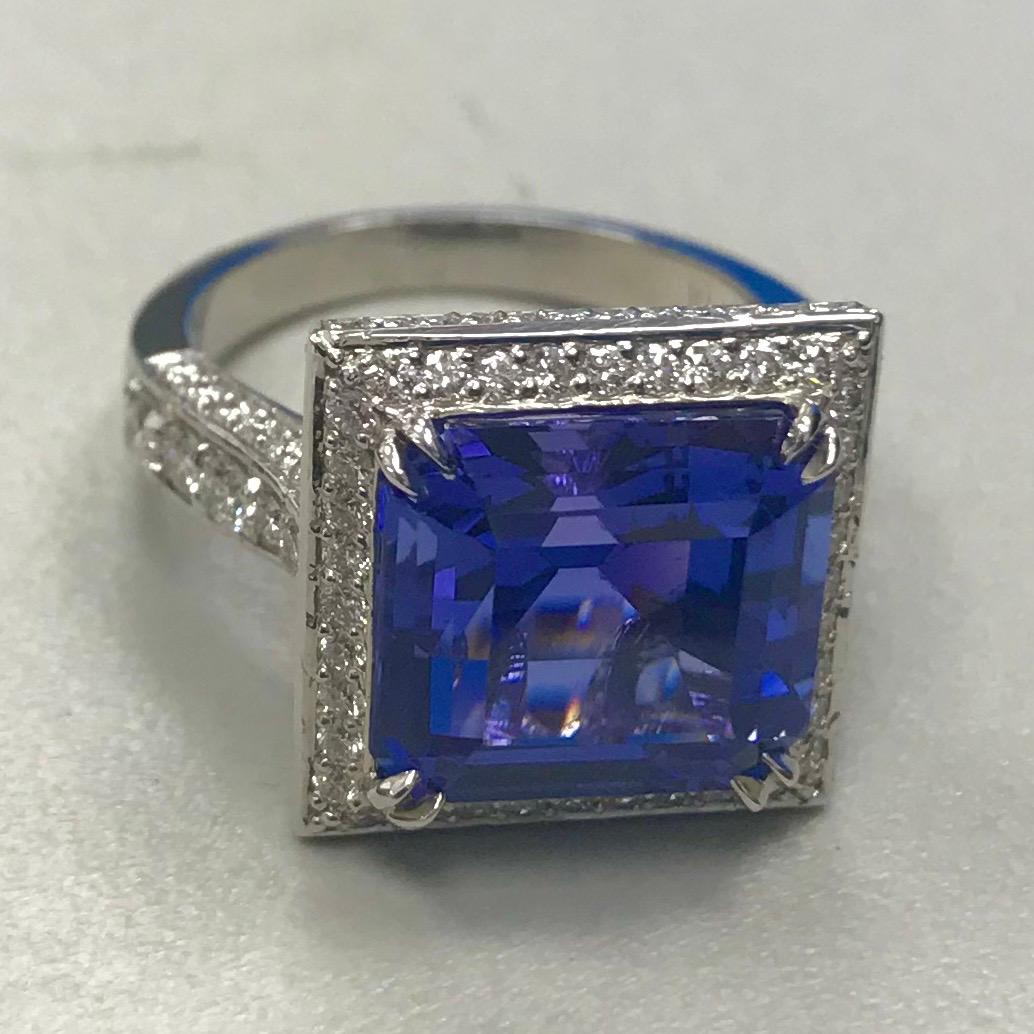 Contemporary Beauvince Violet Chameleon Ring (8.92 ct Tanzanite & Diamonds) in White Gold For Sale