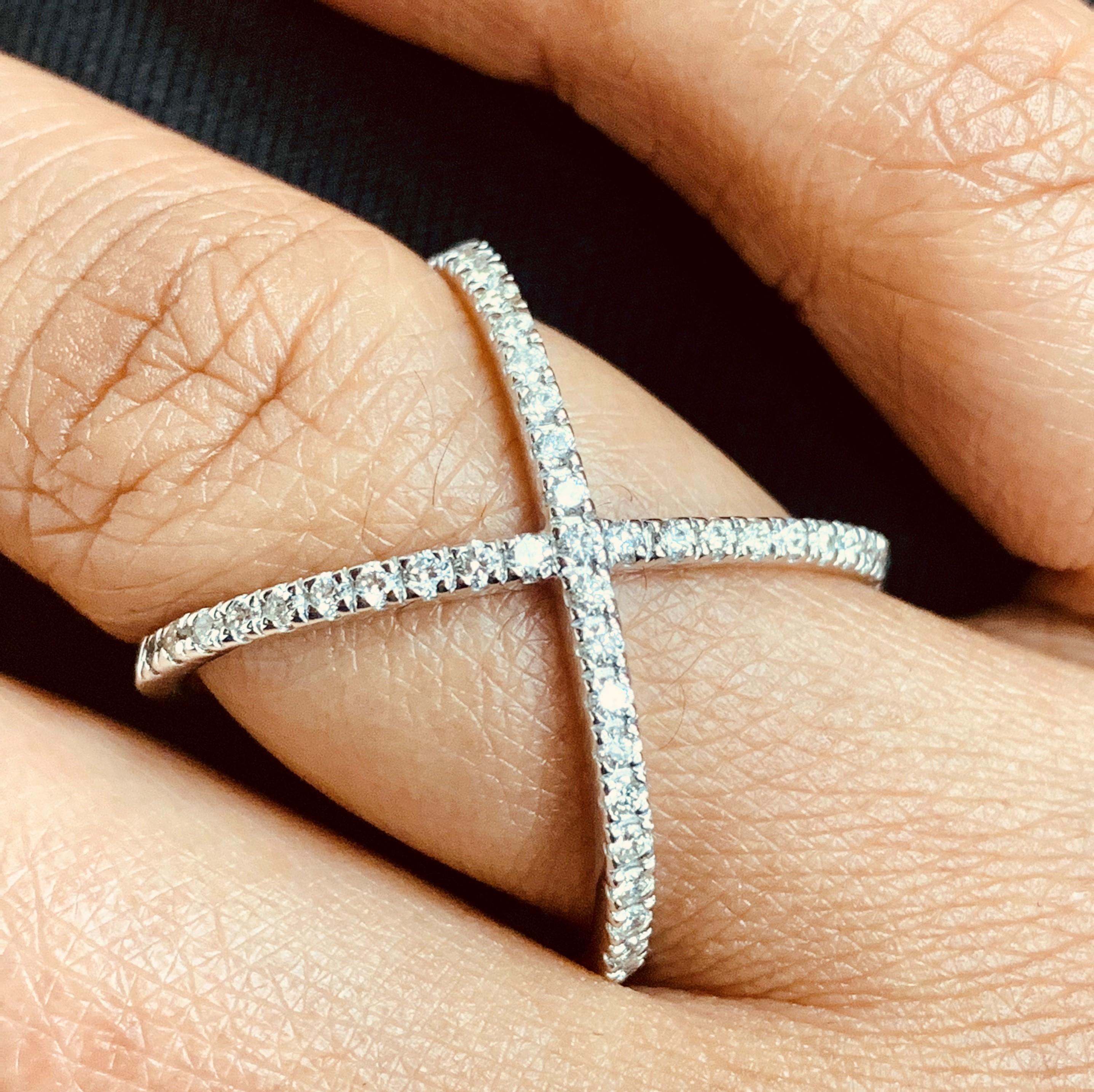 This thin pave set diamond cross is both chic and trendy. 

Diamonds Shape: Round 
Total Diamonds Weight: 0.57 ct 
Diamonds Color: H - I 
Diamonds Clarity: VS (Very Slightly Included) 

Metal: 14K White Gold 
Metal Wt: 4.35 gms 
Setting: Pave Set