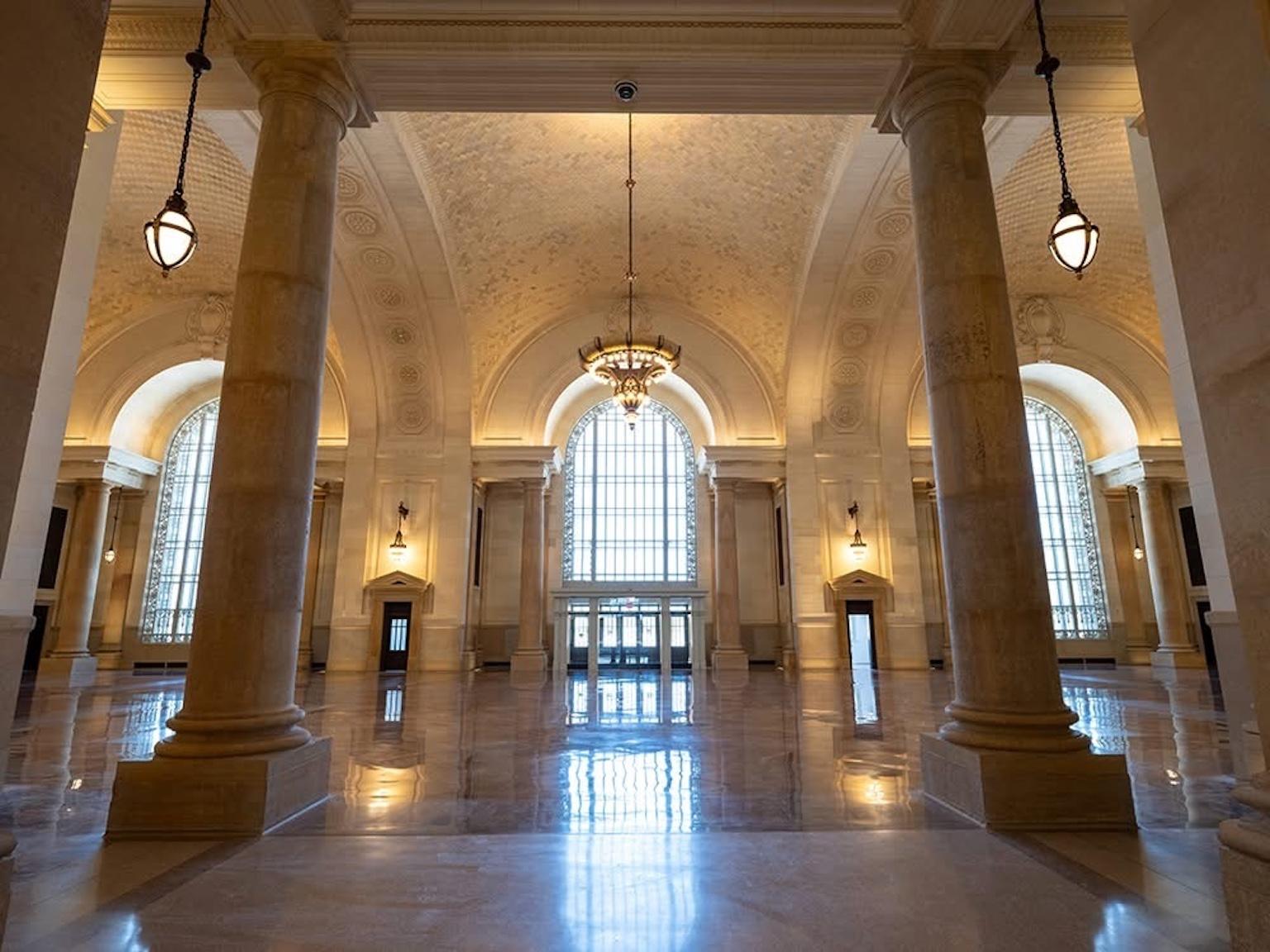 Beaux Arts Bronze eiförmiger Anhänger aus Michigan Central Station, Detroit im Angebot 8