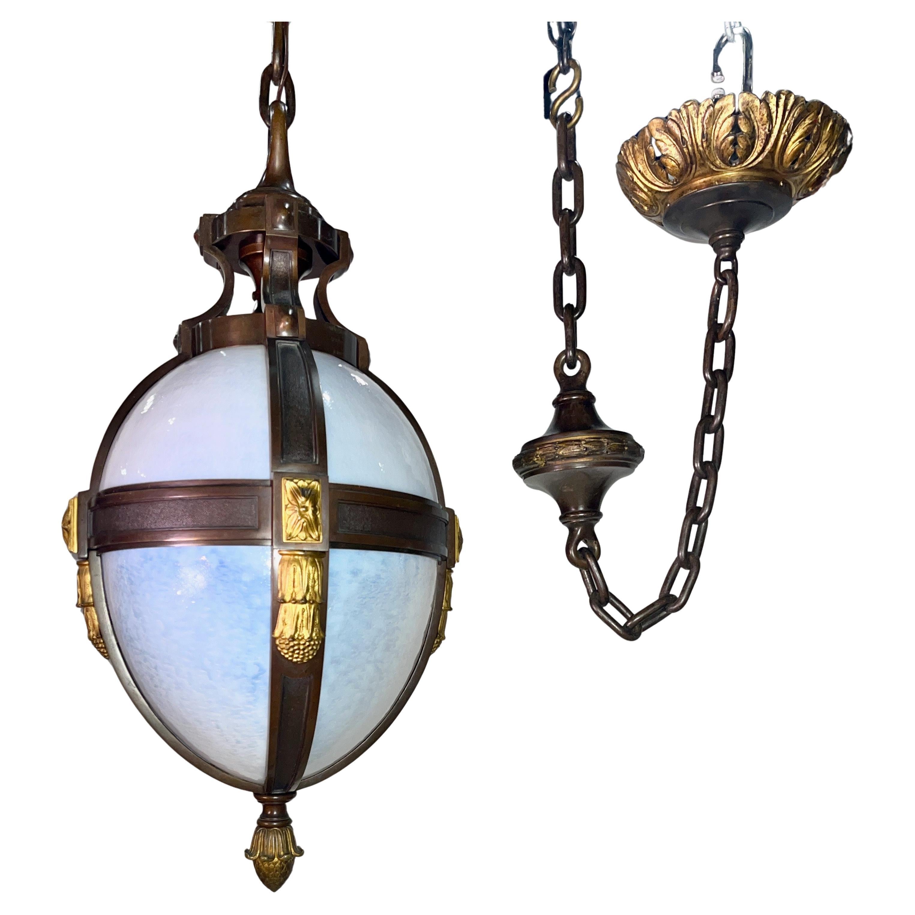 Beaux Arts Bronze eiförmiger Anhänger aus Michigan Central Station, Detroit im Angebot