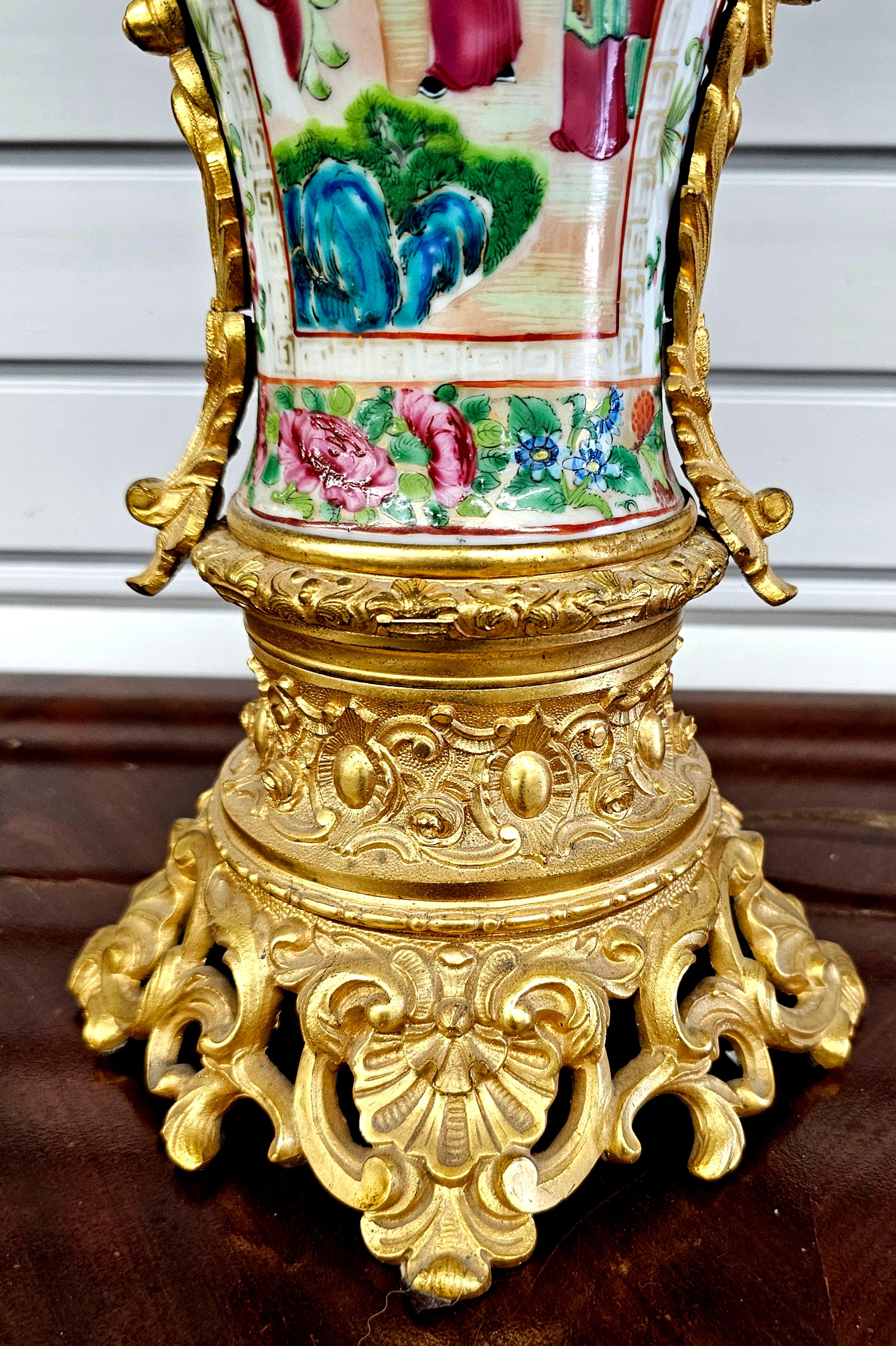 Beaux Arts Stil vergoldete Bronze chinesische Famille Rose Kanton Porzellan Vase als Lampe im Angebot 5