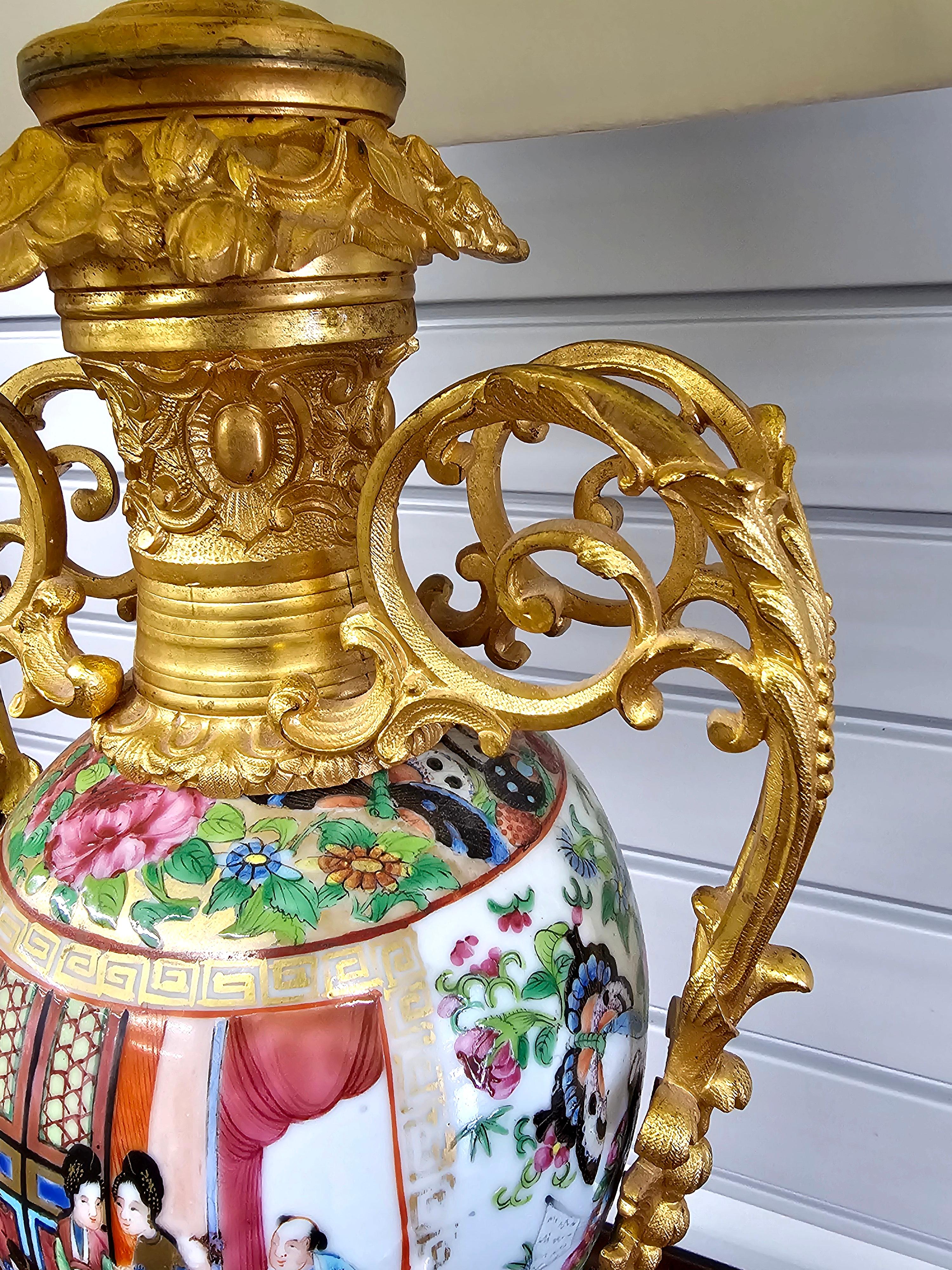 Beaux Arts Stil vergoldete Bronze chinesische Famille Rose Kanton Porzellan Vase als Lampe im Angebot 3