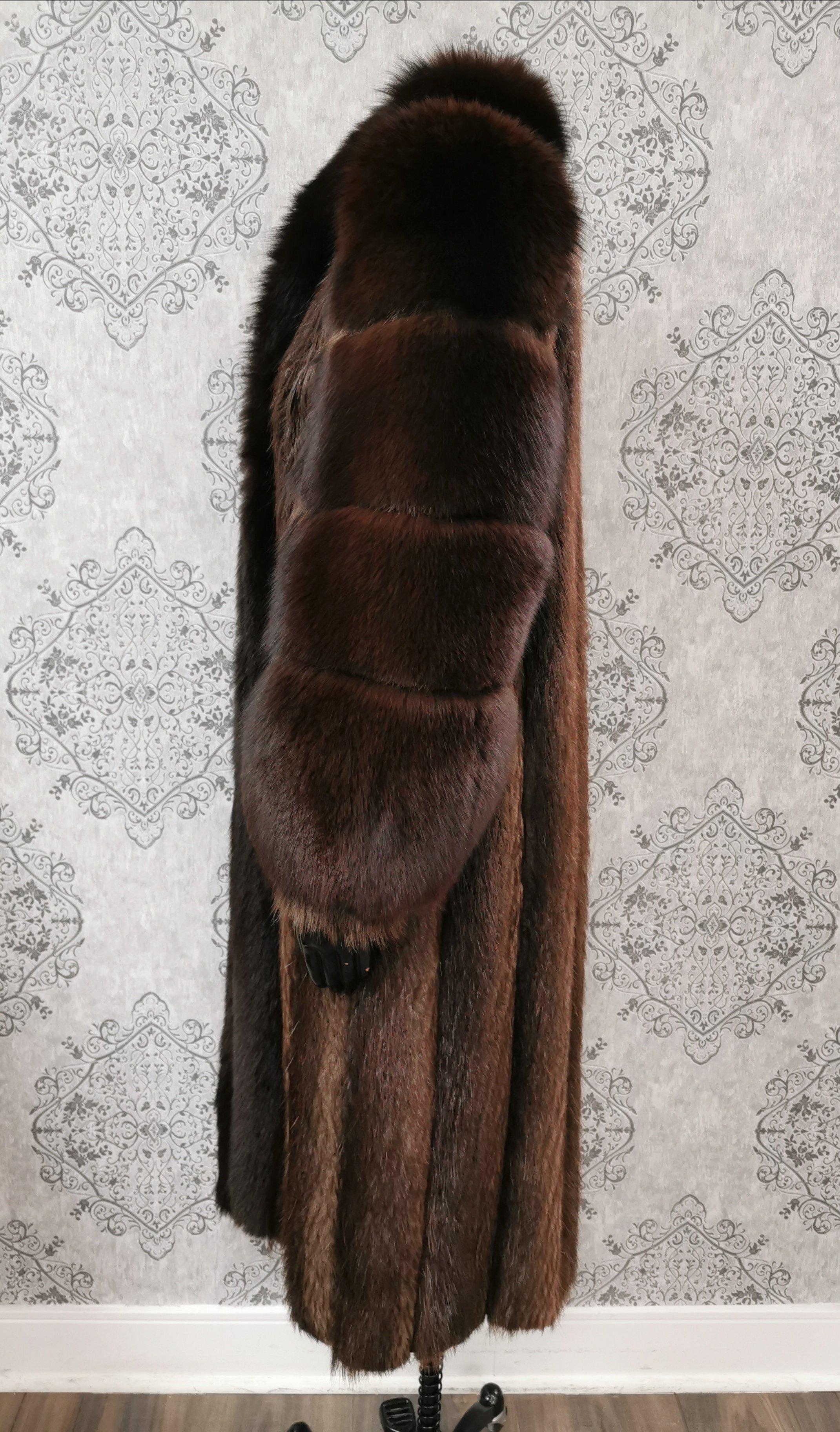 Brand New Paul Madger Beaver Fur Coat Fox Fur Trim and Sleeves (Size 10-M) In Excellent Condition In Montreal, Quebec