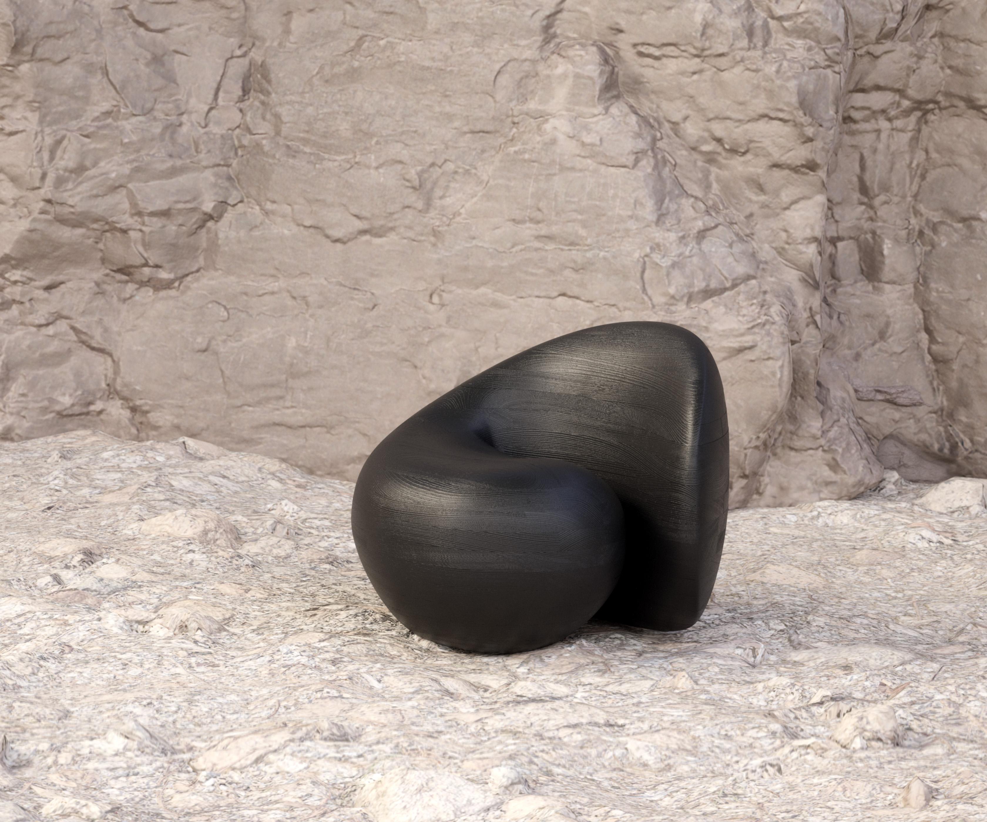 Silla Beaver Tail de fresno ebonizado by Objects & Ideas Ceniza en venta