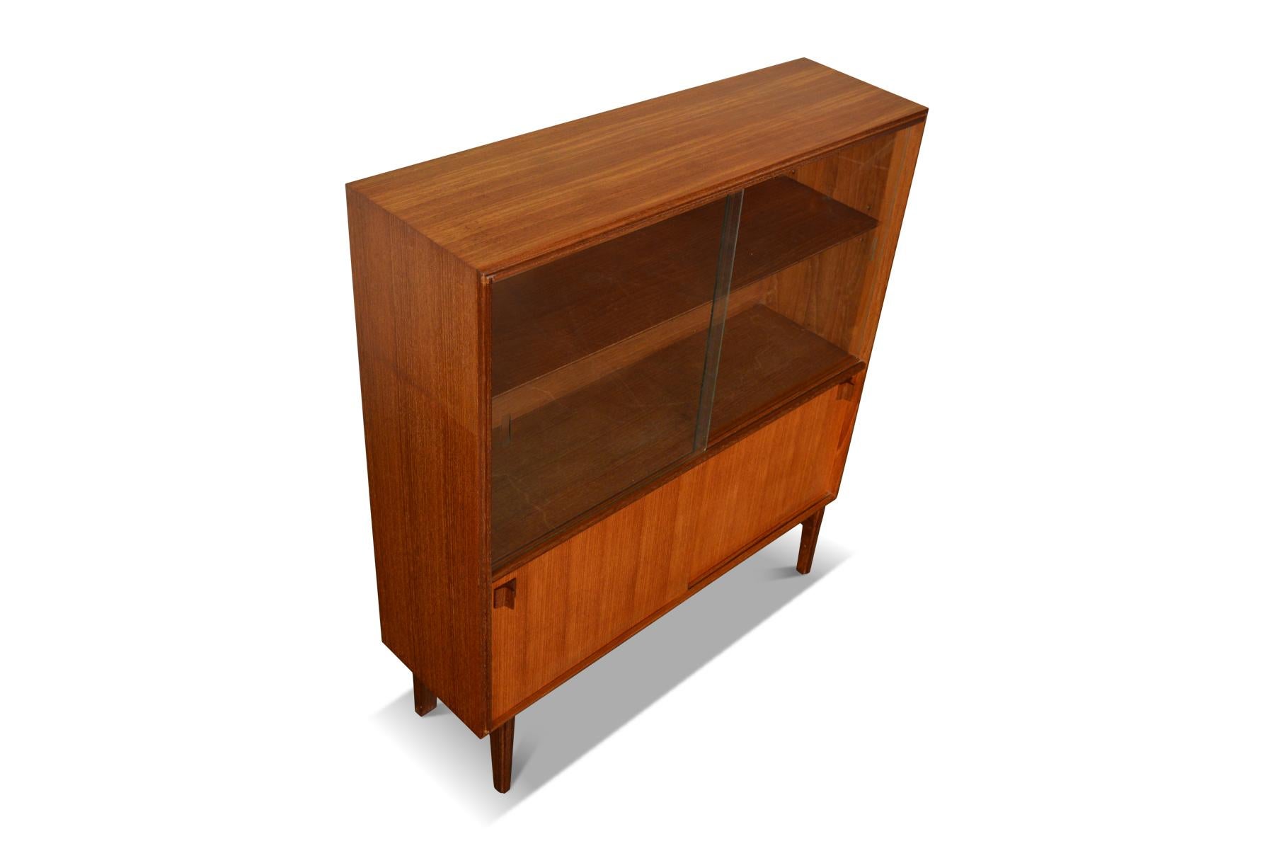Mid-Century Modern Beaver + Tapley Multi-Width Narrow Cocktail Cabinet / Cupboard in Teak For Sale