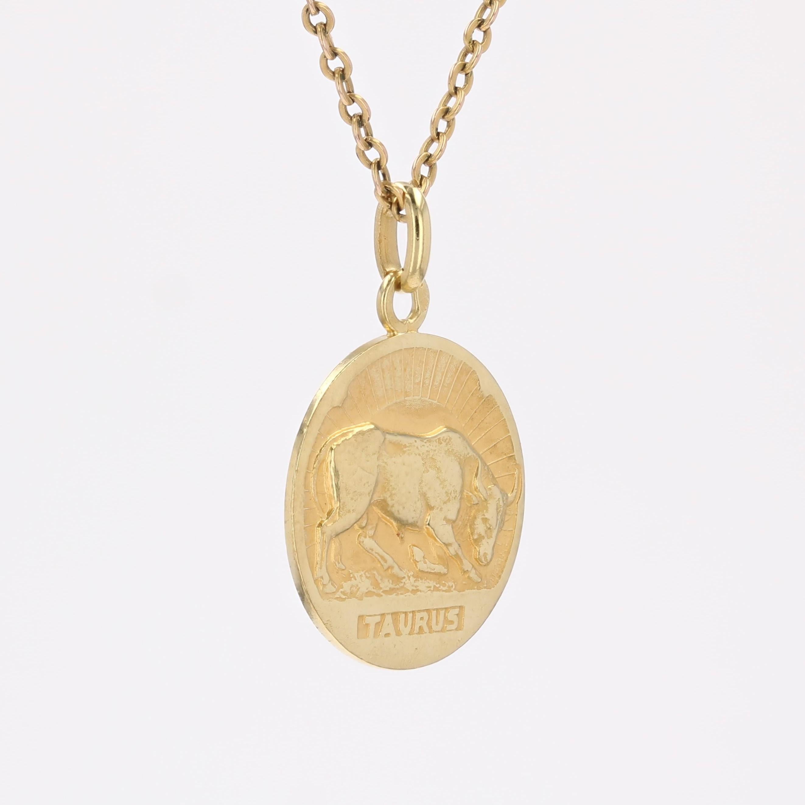 Women's or Men's Becker French 20th Century 18 Karat Yellow Gold Taurus Medal Pendant For Sale