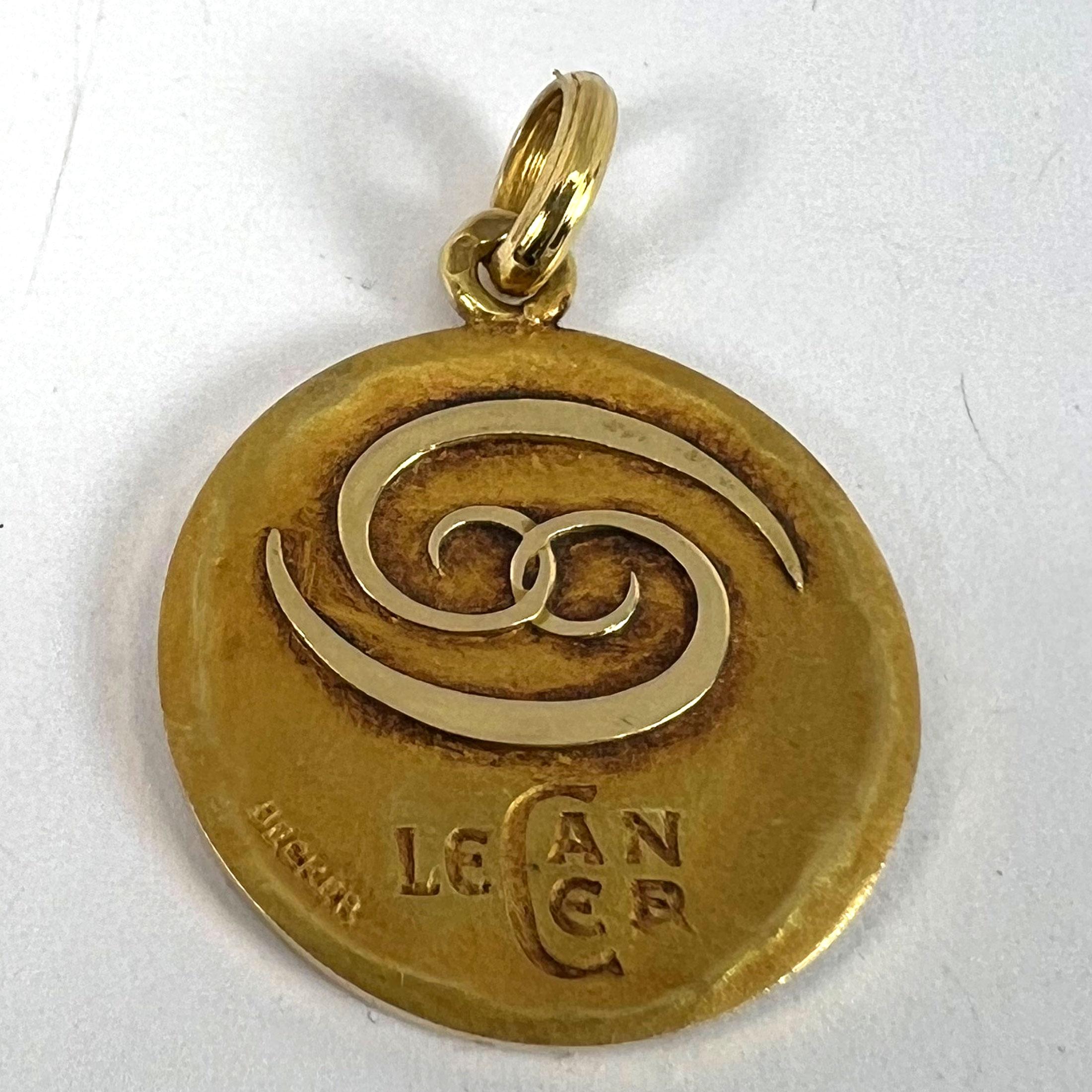 Becker French Zodiac Cancer Sternzeichen 18K Gelbgold Charm-Anhänger im Angebot 9