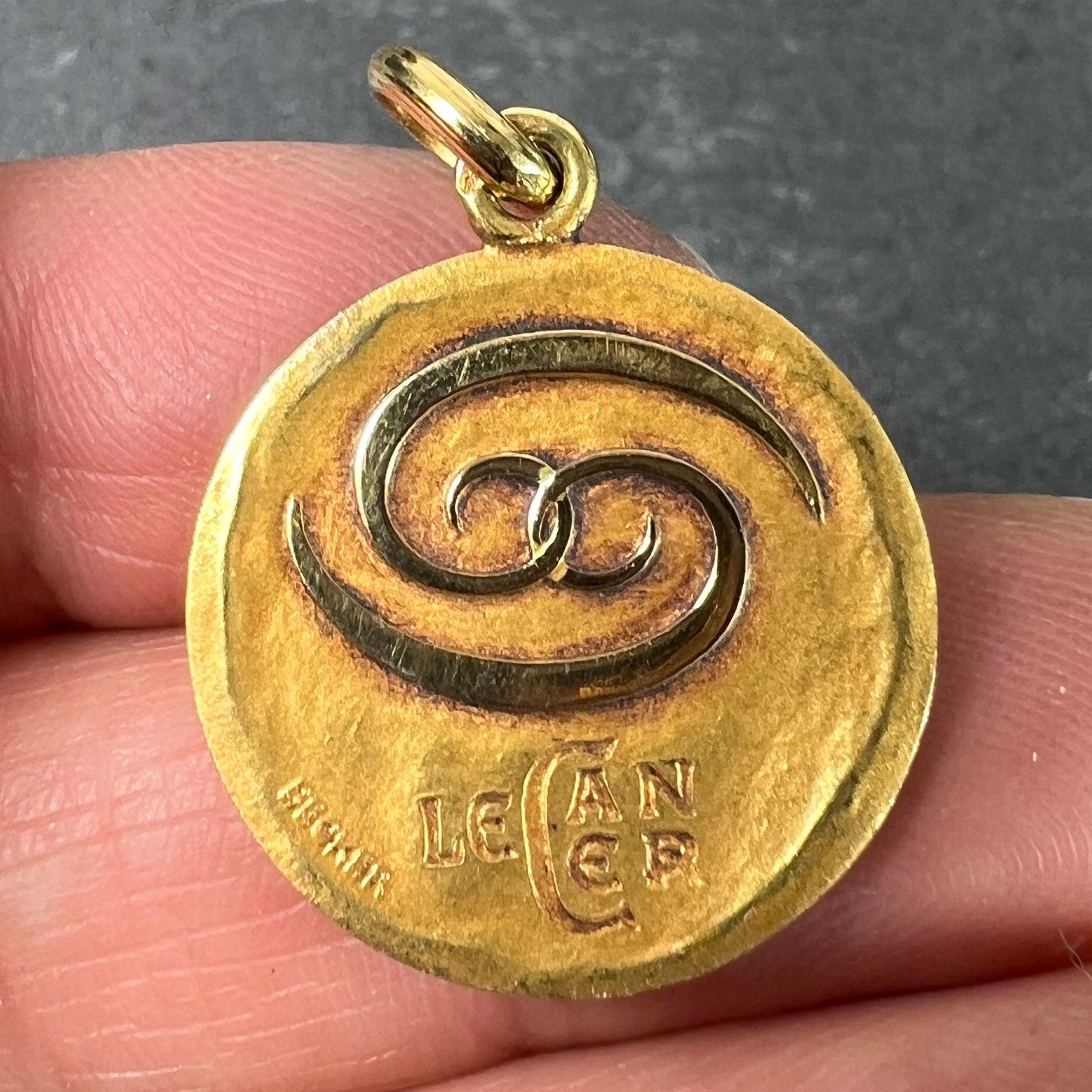 Becker French Zodiac Cancer Sternzeichen 18K Gelbgold Charm-Anhänger im Angebot 2