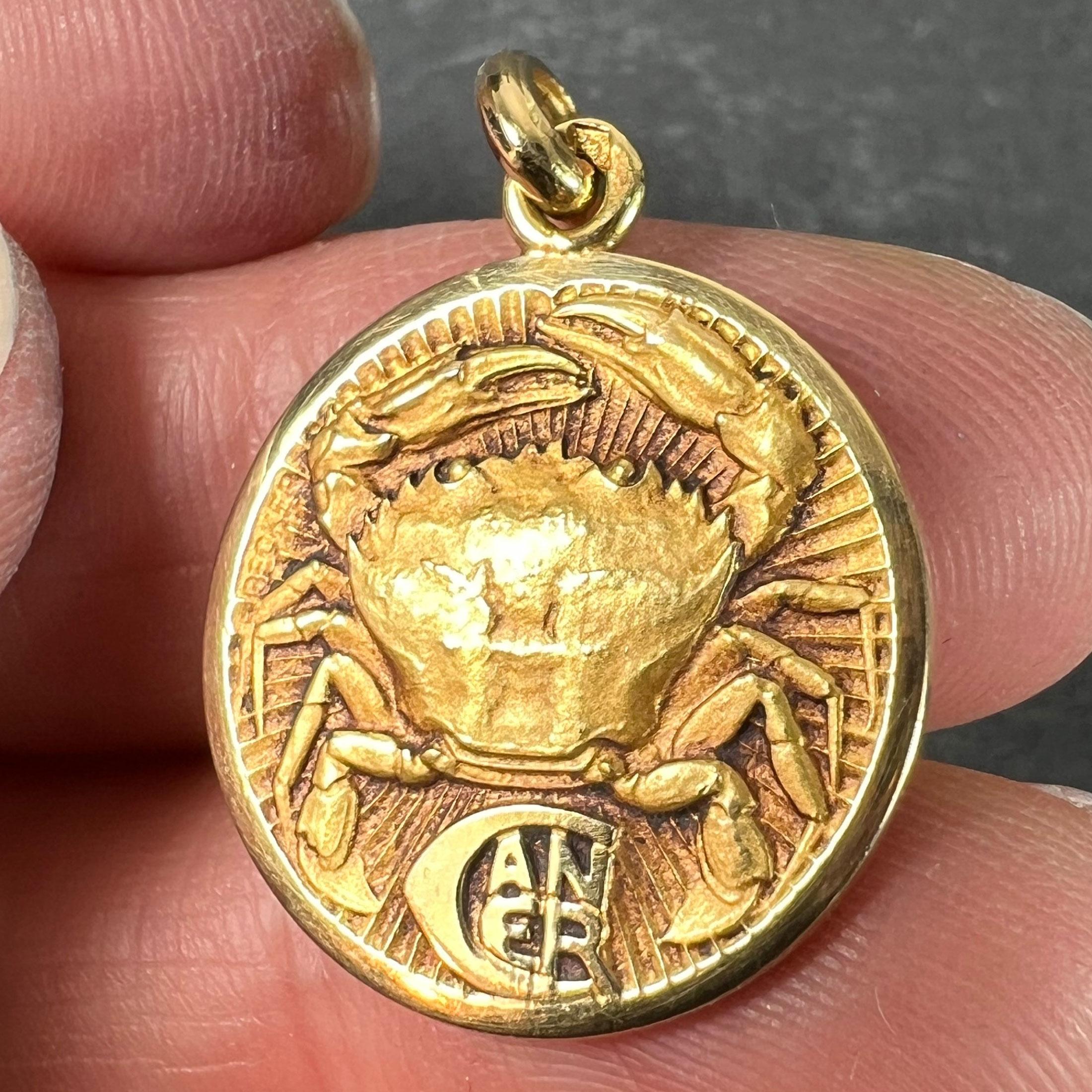 Becker French Zodiac Cancer Sternzeichen 18K Gelbgold Charm-Anhänger im Angebot 5