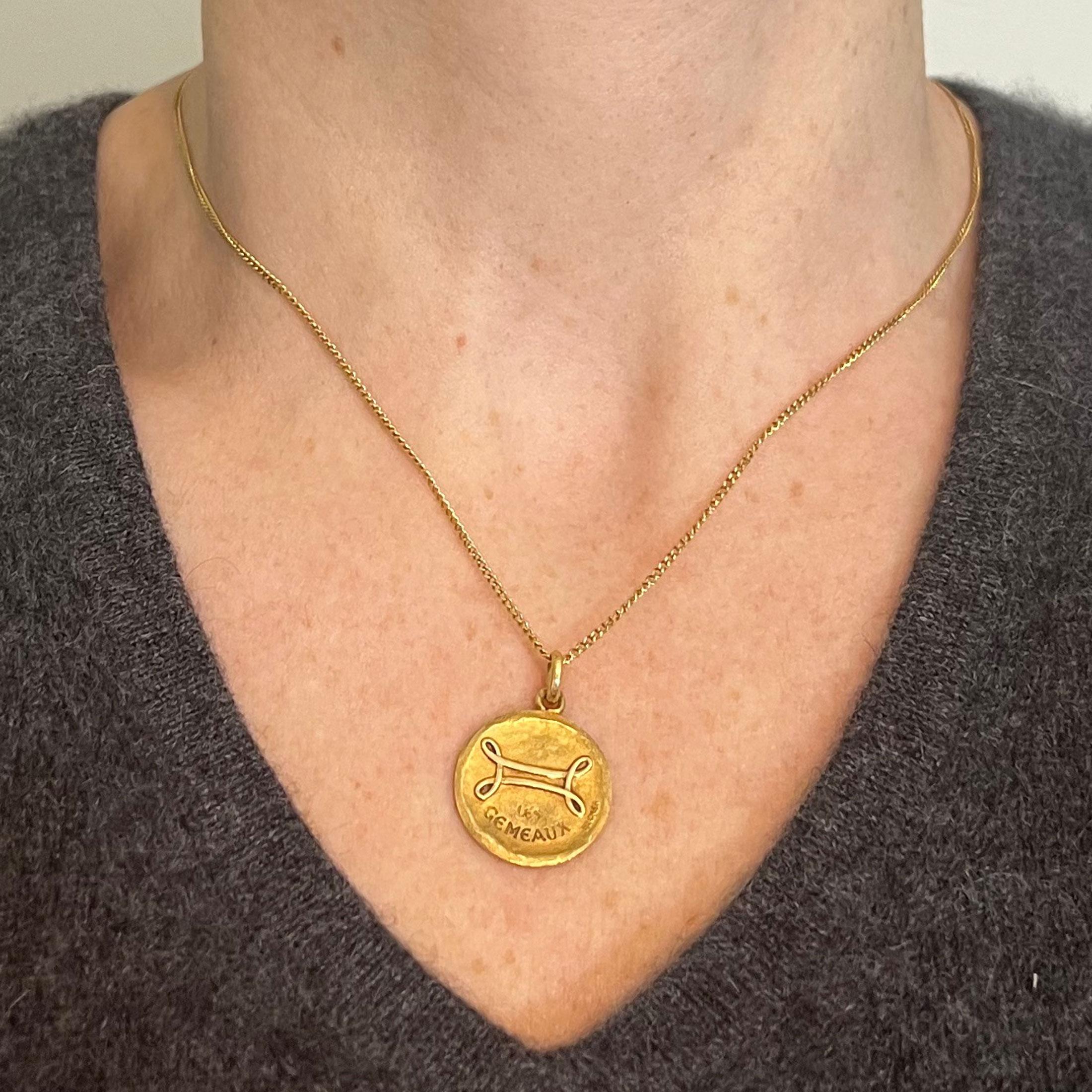 Women's or Men's Becker French Zodiac Gemini Starsign 18K Yellow Gold Charm Pendant For Sale