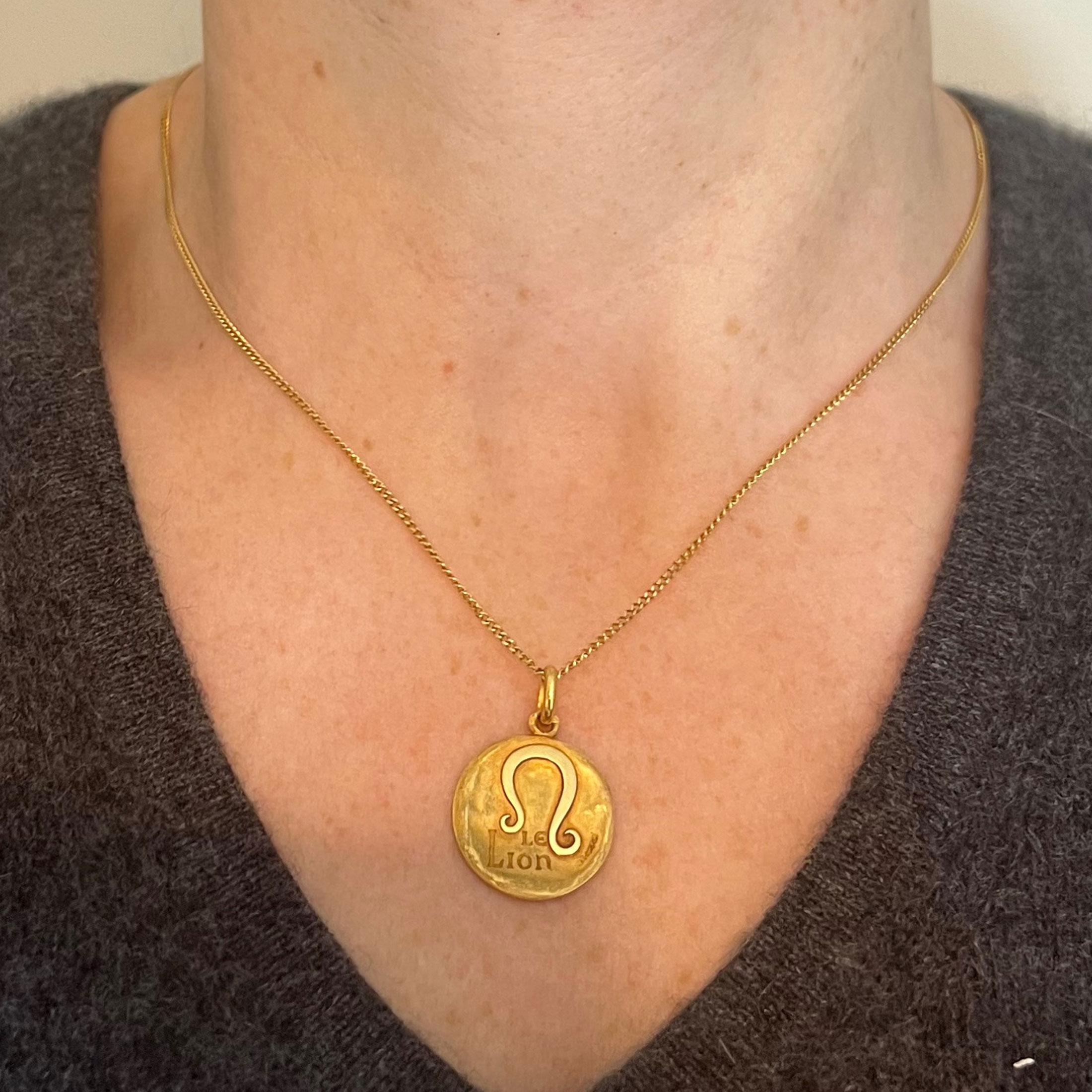 Women's or Men's Becker French Zodiac Leo Starsign 18K Yellow Gold Charm Pendant For Sale