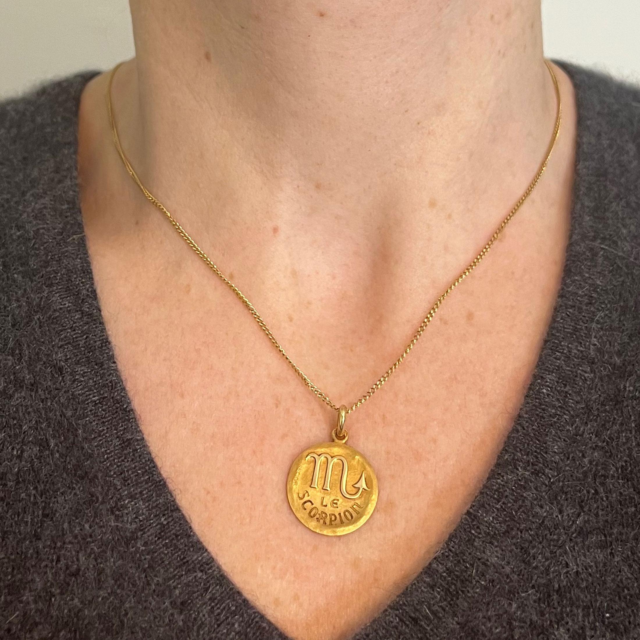 Pendentif à breloques en or jaune 18 carats Becker French Zodiac Scorpio Starsign Unisexe en vente