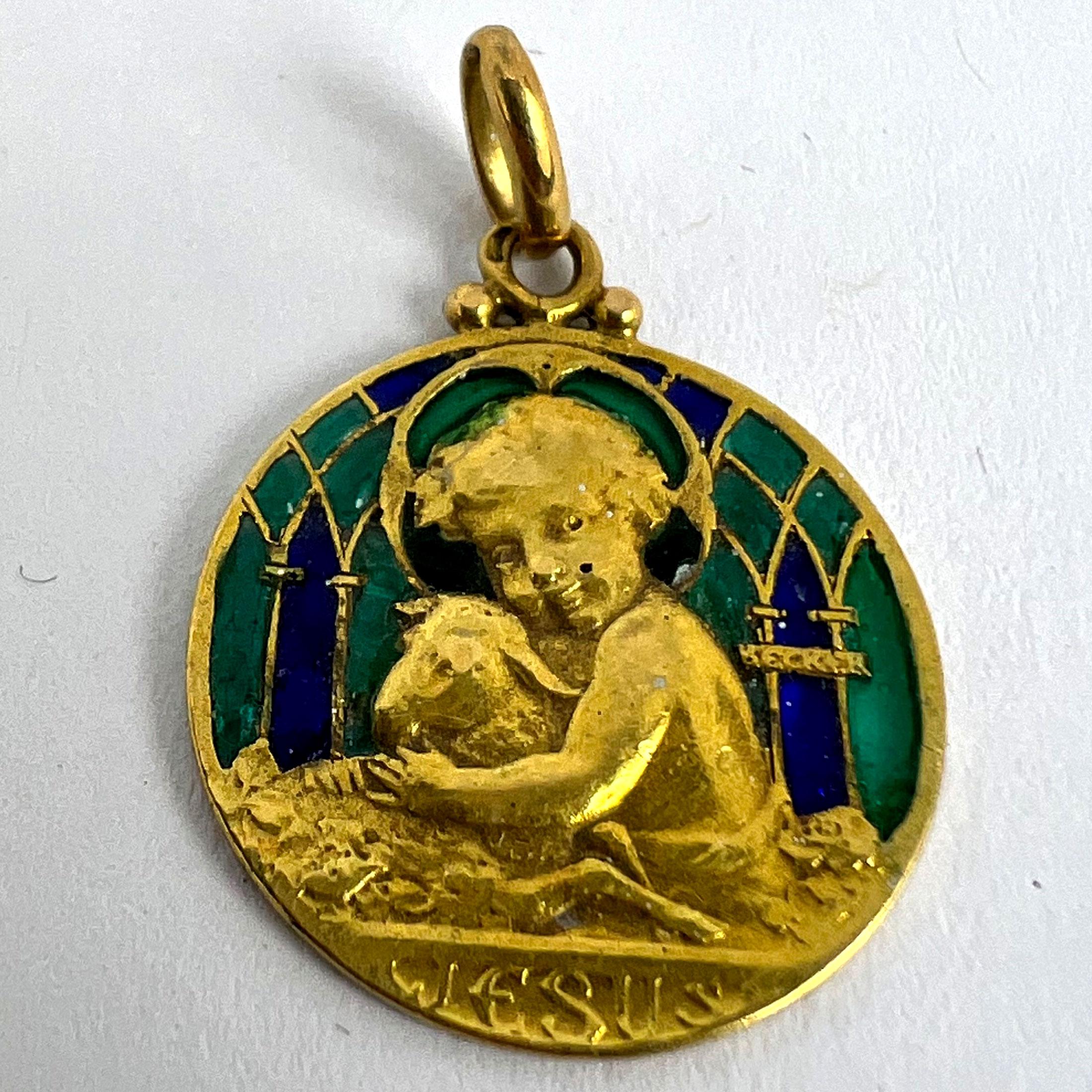 Medaglia con ciondolo Becker Gesù Agnello di Dio Plique A Jour smaltata in oro giallo 18 carati in vendita 13