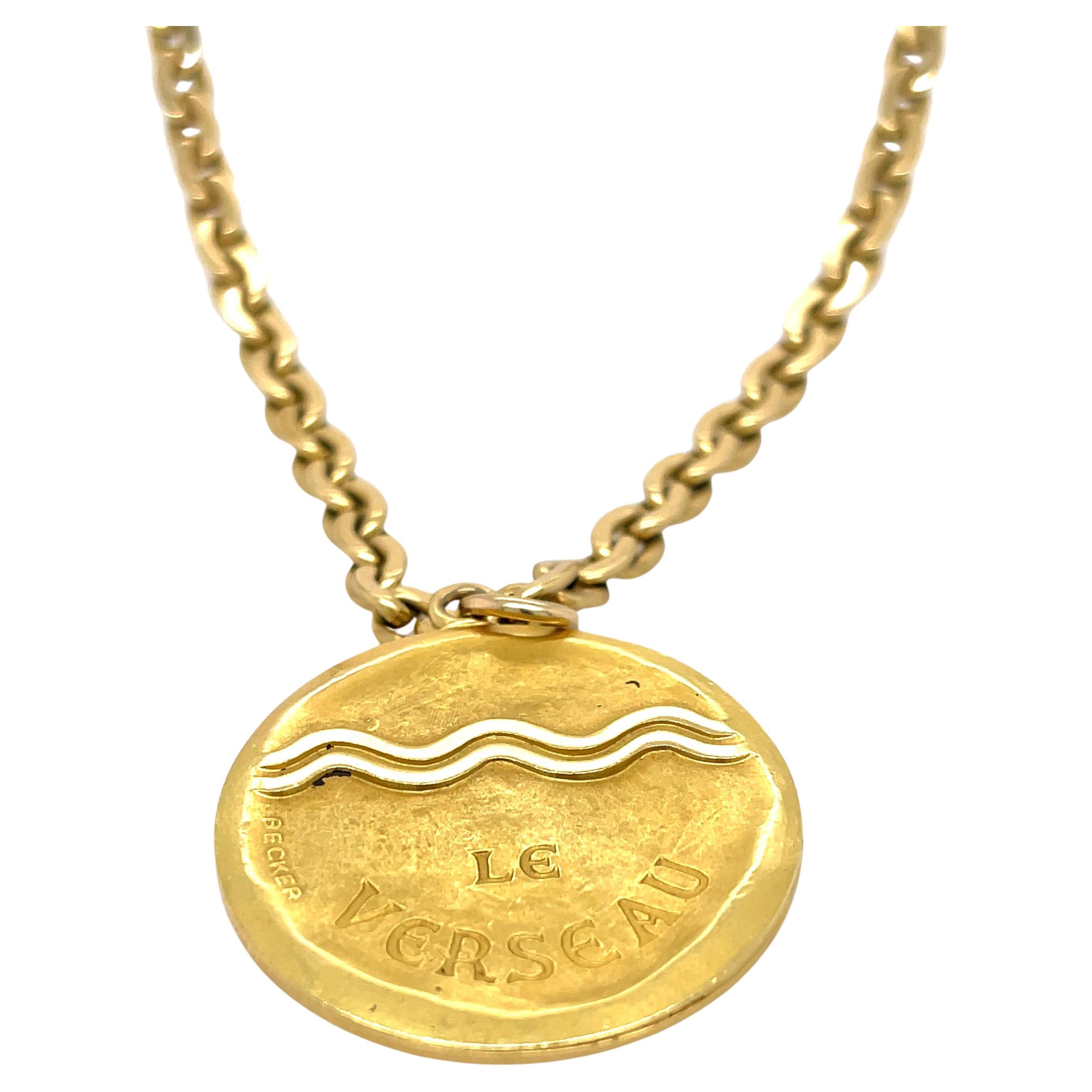 Becker Le Verseau Anhänger Halskette in 18K Gelbgold. Anhänger ist auf einem 25-Zoll-18K Gelbgold Kette.
Anhänger: 1,25
