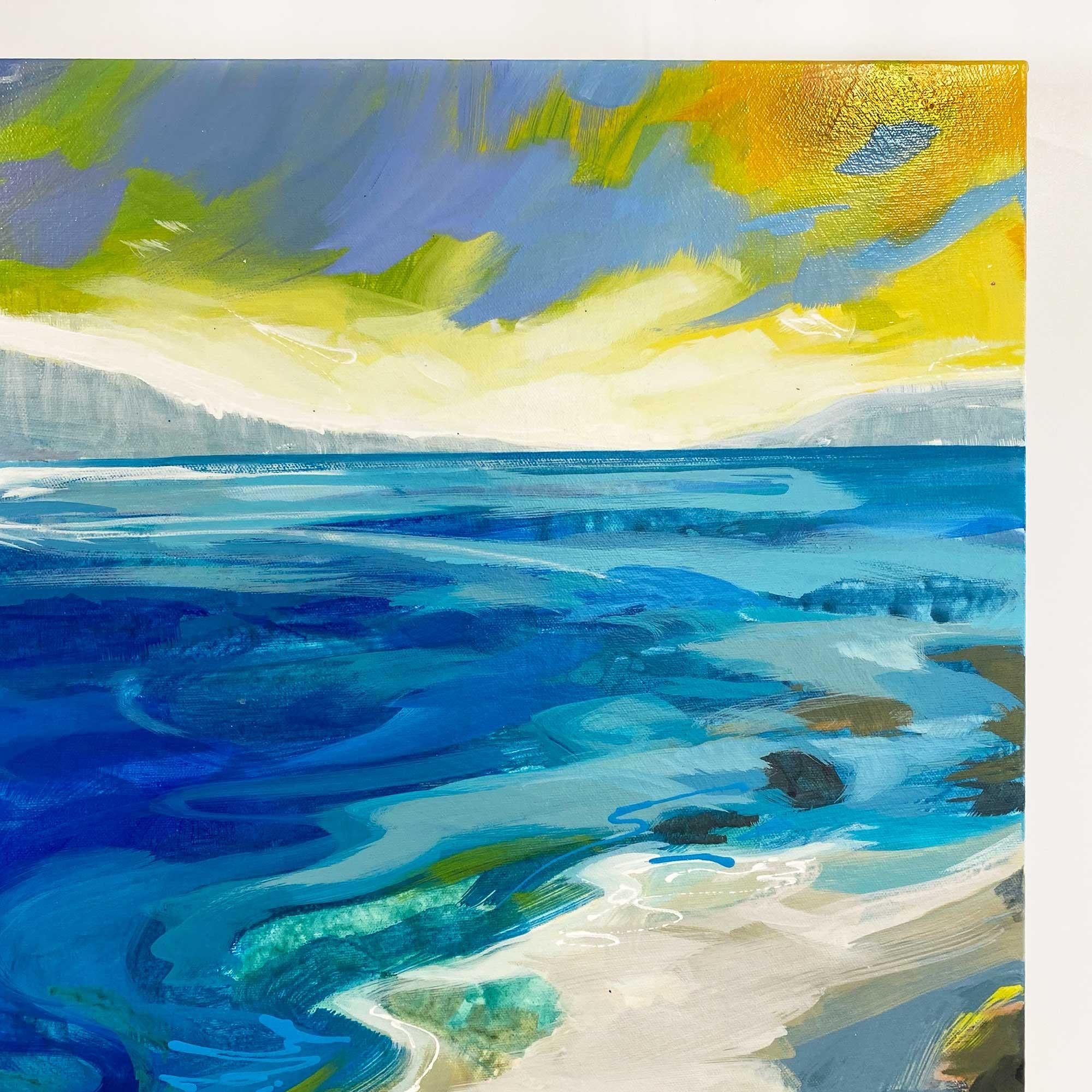 Paesaggio balneare luminoso in blu e giallo, accattivante - Painting Astratto di Becky Holuk