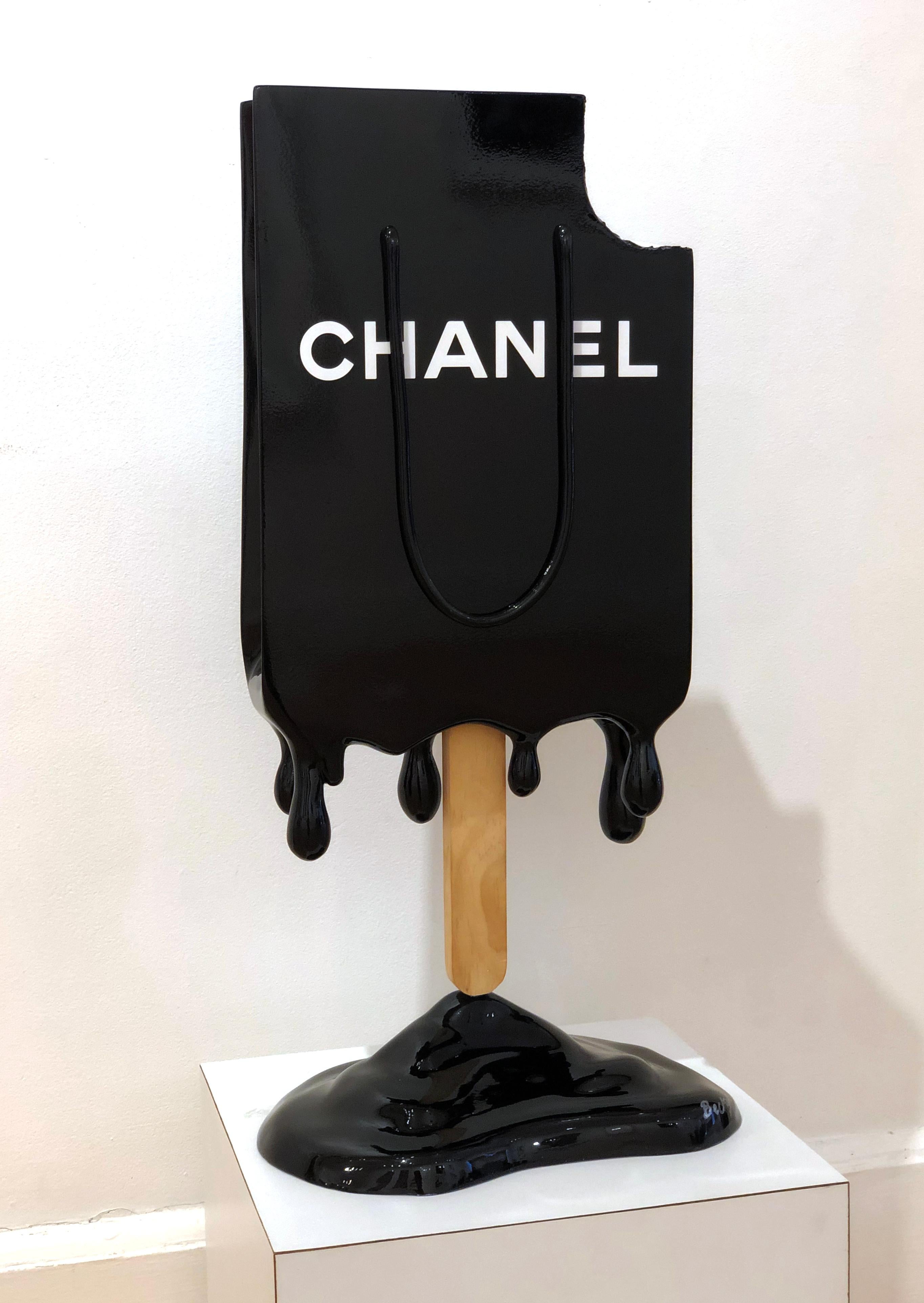 Mini Chanellipop – Sculpture von Becky Rosa