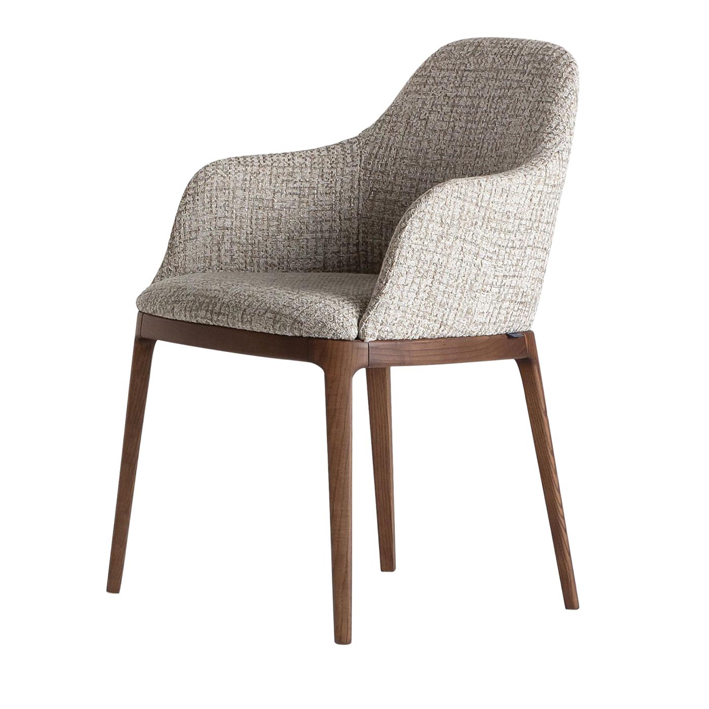 Designer: Studio Tecnico Pacini & Cappellini 
Poltroncina con struttura in massello di frassino, seduta e schienale rivestiti in pelle, ecopelle o tessuto della collezione.

Finiture disponibili: Frassino tinto nero, wengé, tabacco, noce, moka
     