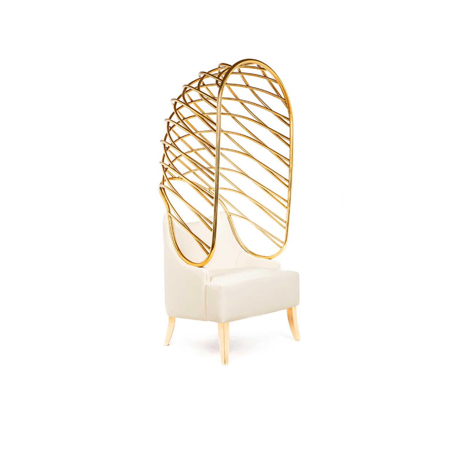 Fauteuil Becomes Me en édition limitée par Munna
Edition limitée à 12 pièces.
Conçu et signé par Toni Grilo.
Dimensions : D 86 x L 74 x H 172 cm. SH : 43 cm.
MATERIAL : Bois, mousse, acier inoxydable, feuilles d'or et cuir.

Rembourrage : Cuir, ref.
