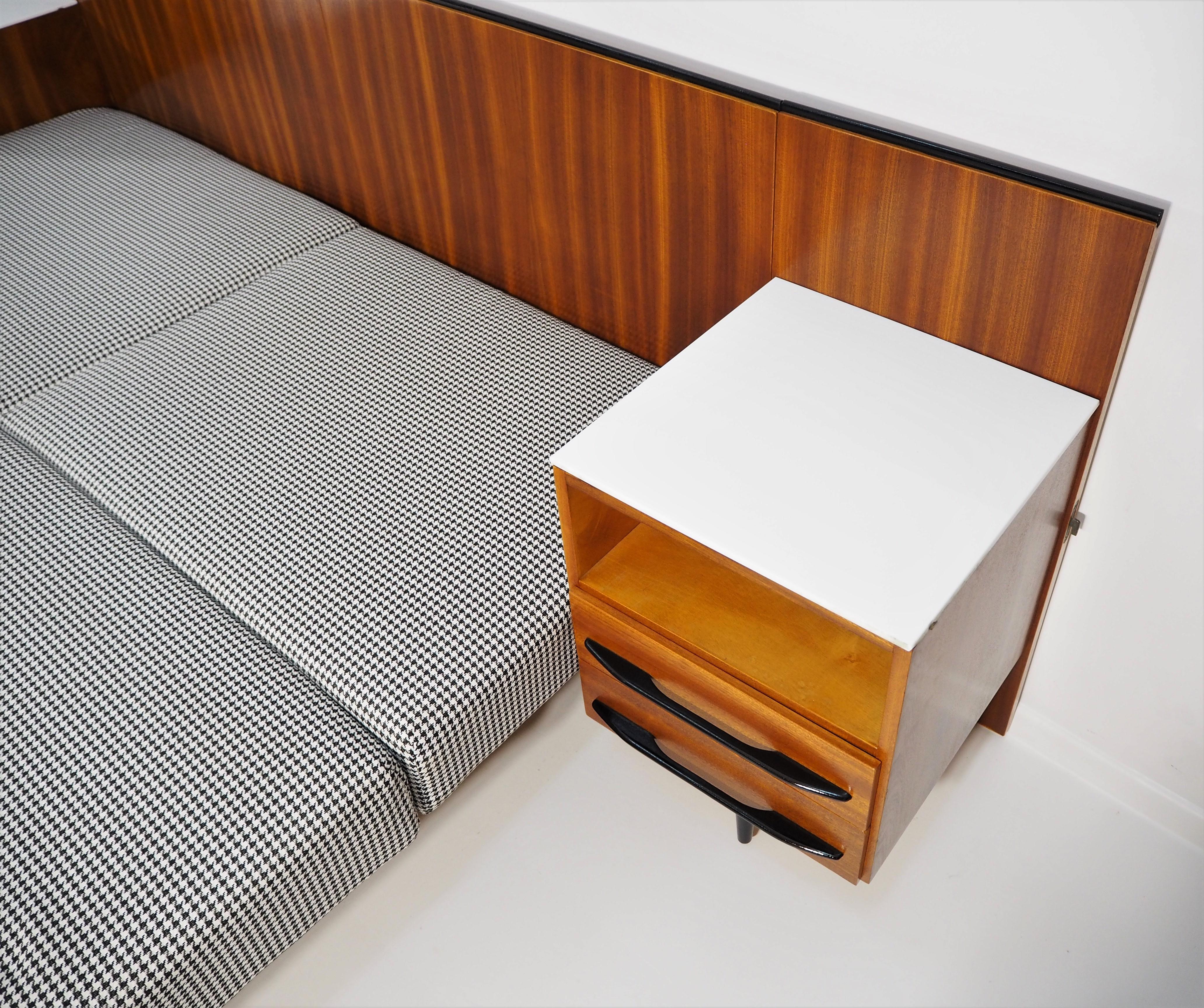 Bed and Desk Set by Jindřich Halabala for UP Závody, 1960s For Sale 5