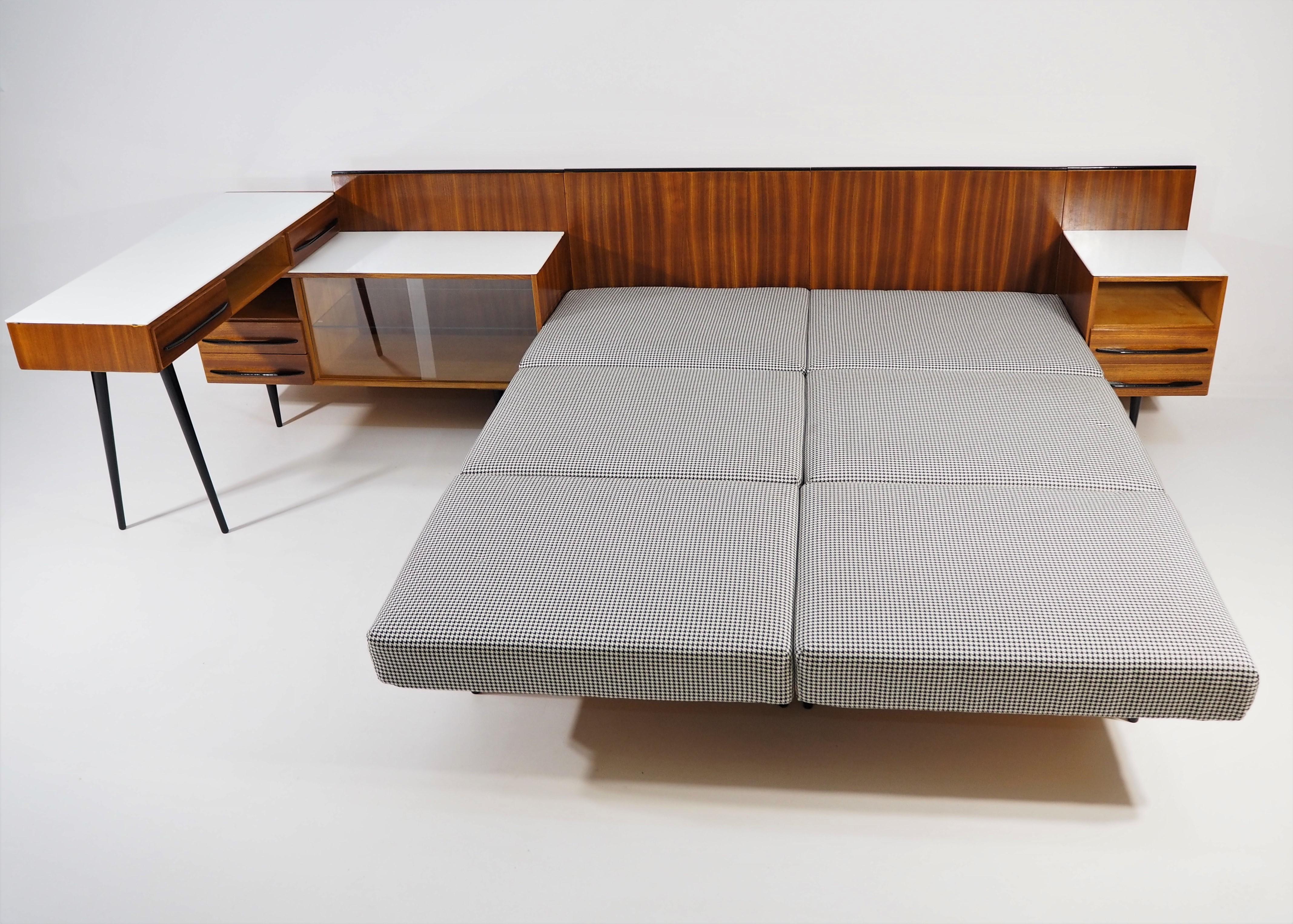 Bed and Desk Set by Jindřich Halabala for UP Závody, 1960s For Sale 6