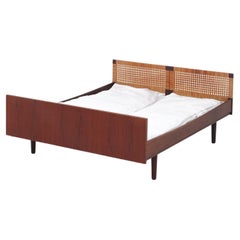 Bed by Hans J. Wegner