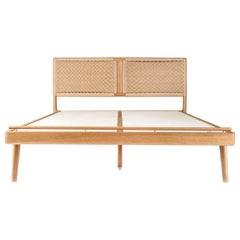 Bett, Cali King, dänische Schnur, gewebtes Kopfteil, Mid-Century Modern-Stil, Hartholz