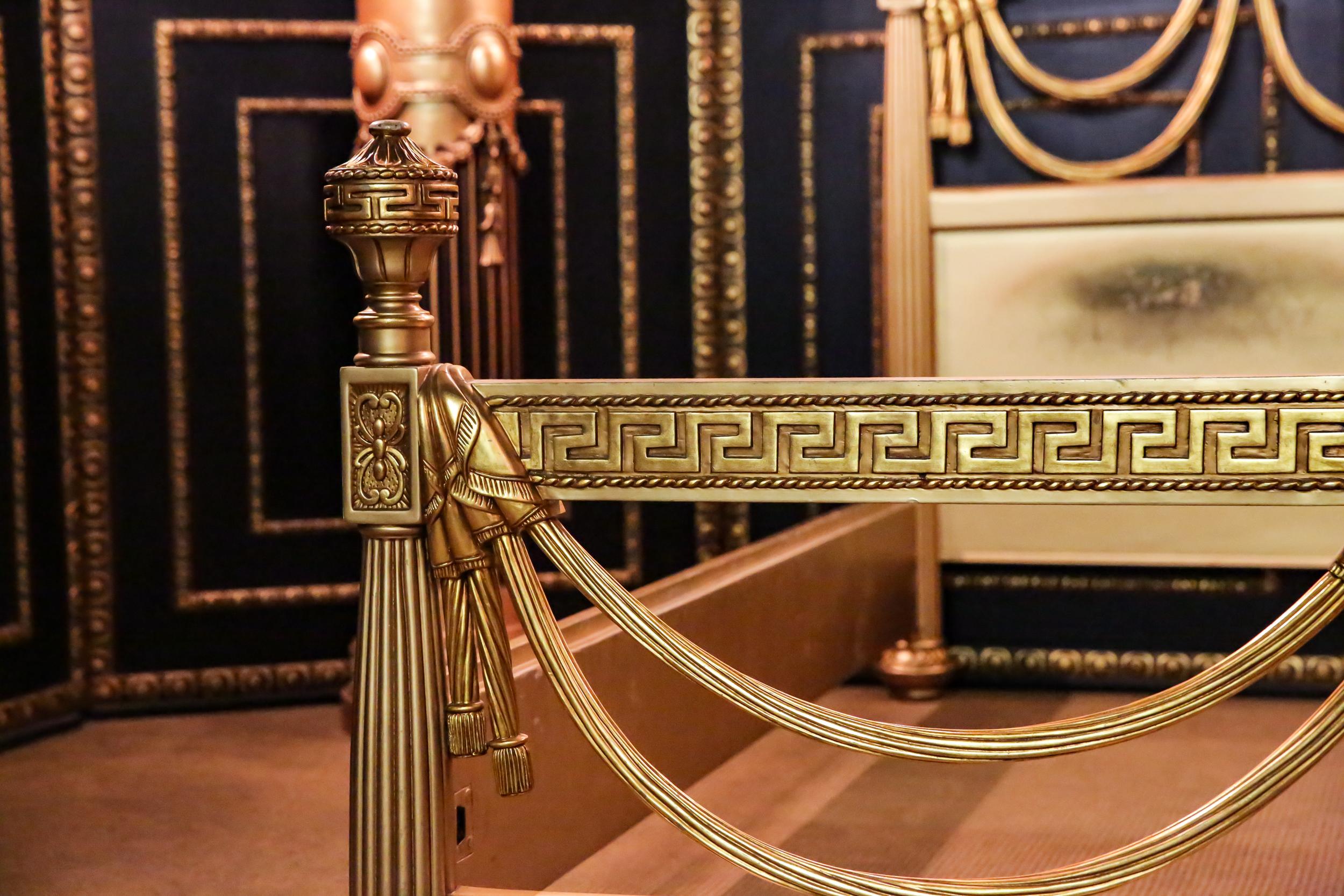 Bed Carved in Versace Style Poliment Gold High Quality In Fair Condition In Berlin, DE