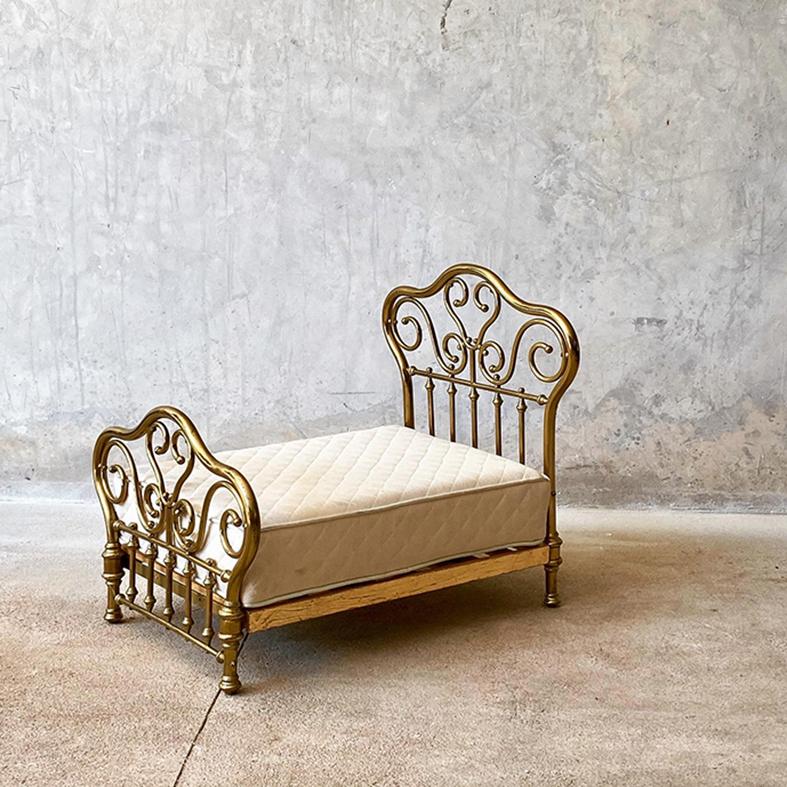 Antique bed for dolls, headboard and footboard made of brass. It is a small reproduction of an adult bed. created towards the beginning of the 20th century.