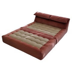 Cama de la serie Le Bambole diseñada por Mario Bellini para B&b Italia 1972