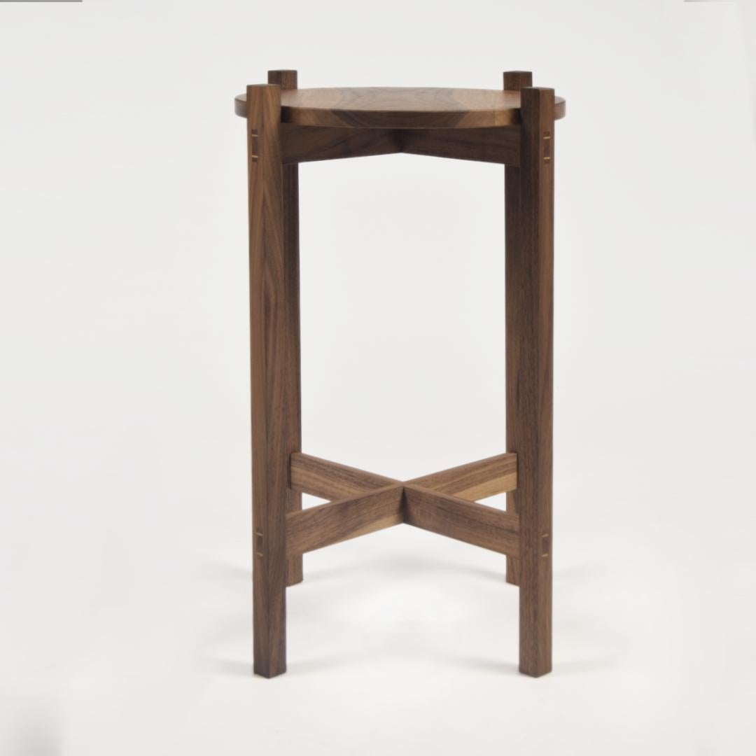 Fait main Table de nuit en noyer noir - Table d'appoint moderne Handcraft avec finition à l'huile en vente