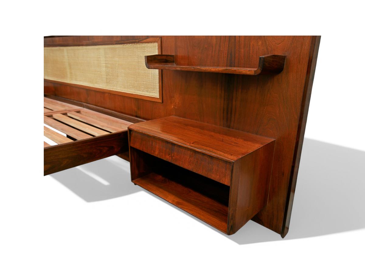Bed with Headrest in Hardwood by Carlo Hauner for Forma c. 1950s Moderno de mediados de siglo en venta