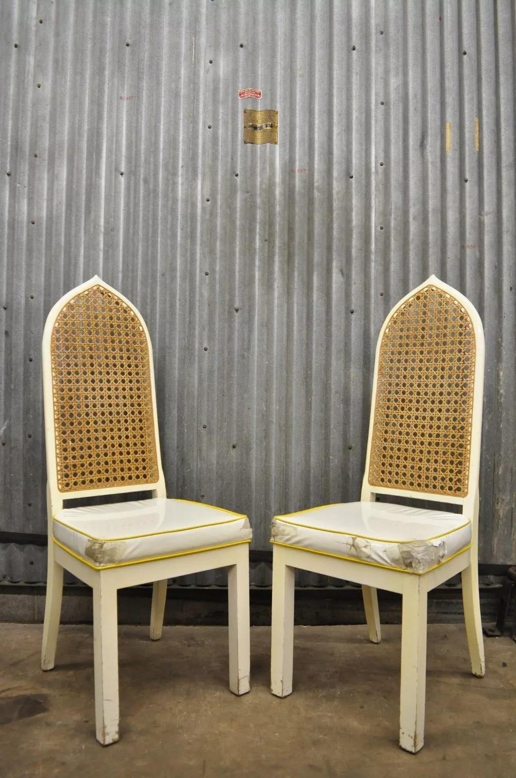 Inconnu Bedell Vintage Hollywood Regency Cane Back Pagoda Dining Side Chairs (B) - Pair en vente