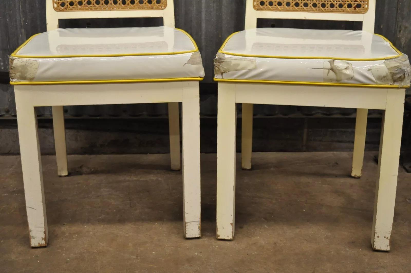 20ième siècle Bedell Vintage Hollywood Regency Cane Back Pagoda Dining Side Chairs (B) - Pair en vente