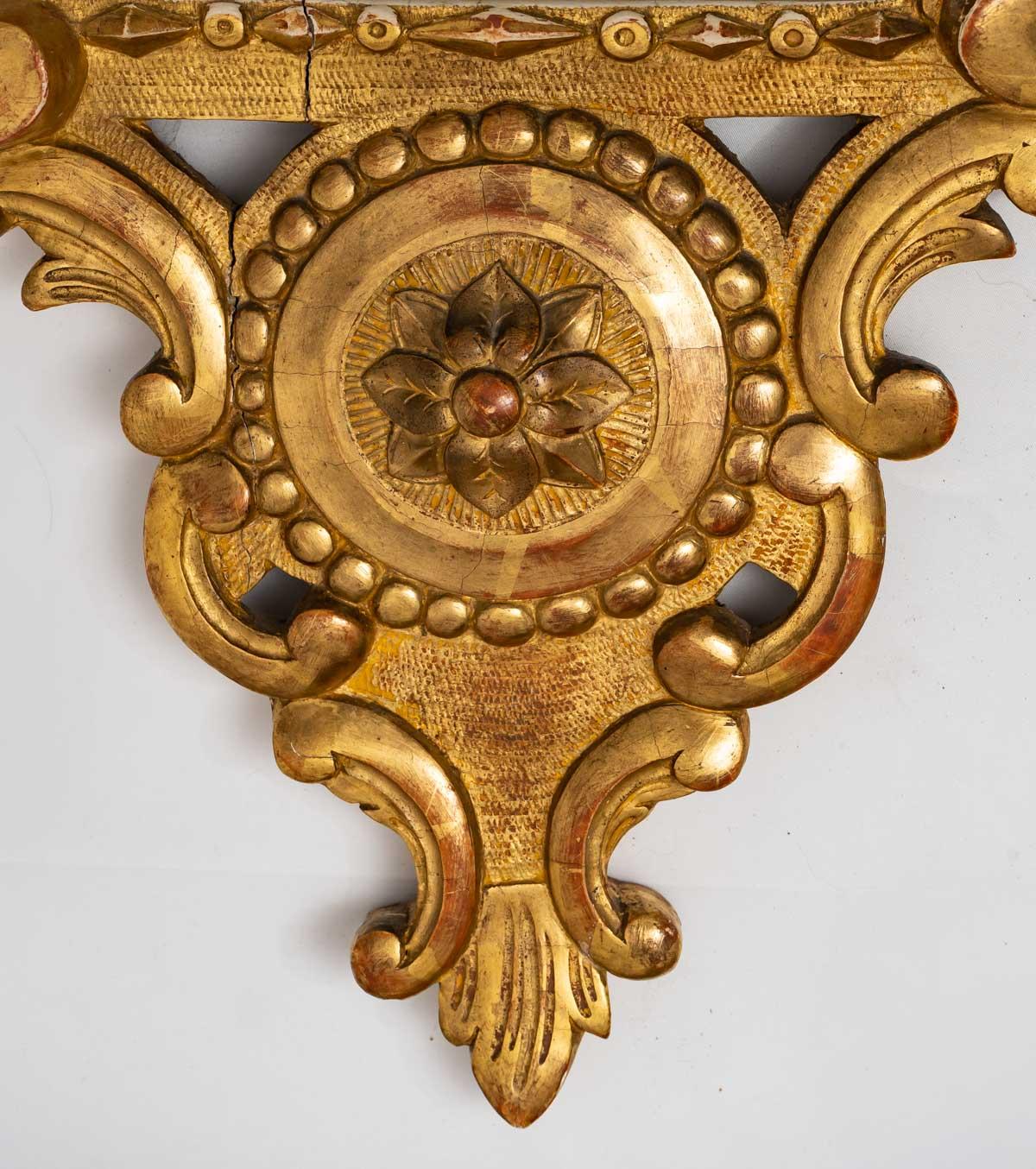 Schlafzimmerspiegel – Brautspiegel – Goldholz – Periode: XVIII. Jahrhundert (Louis XVI.) im Angebot